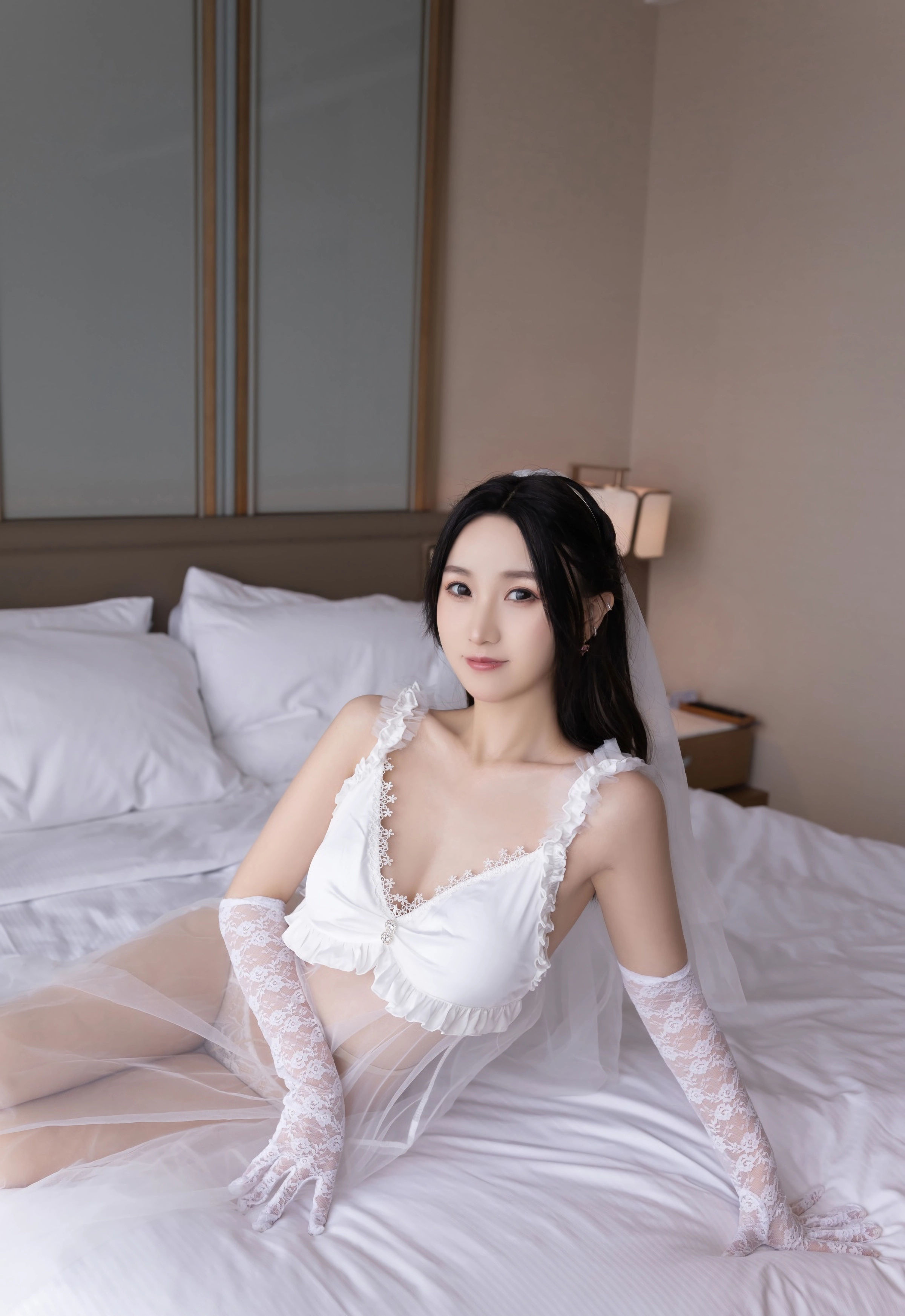 [XiuRen秀人网] 2025.10.15 No.10871 杏子Yada 轻透白纱搭配肉色丝袜 性感写真 [70+1P]