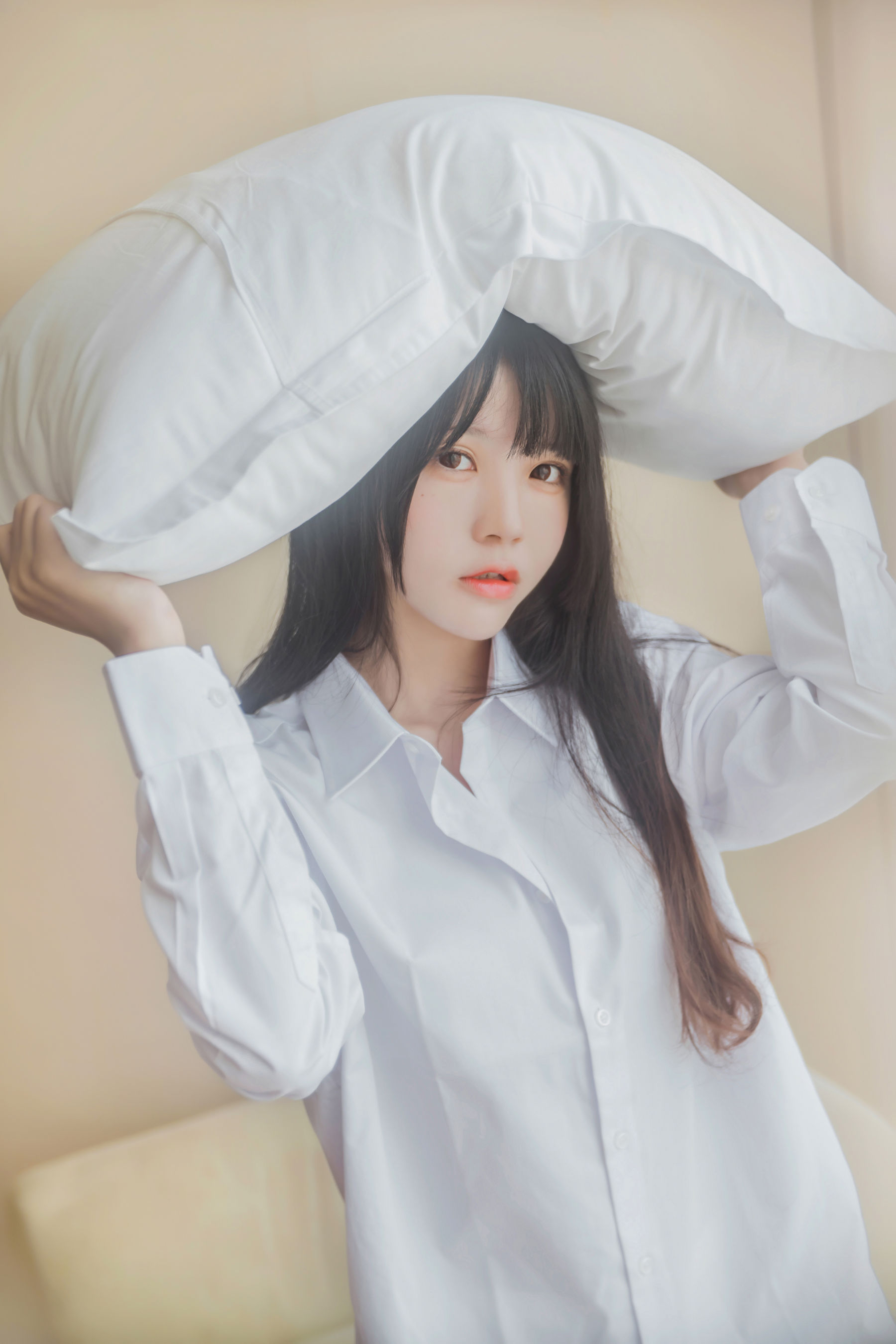 [COSPLAY] 桜桃喵 – 桜桃未熟 白衬衫散发