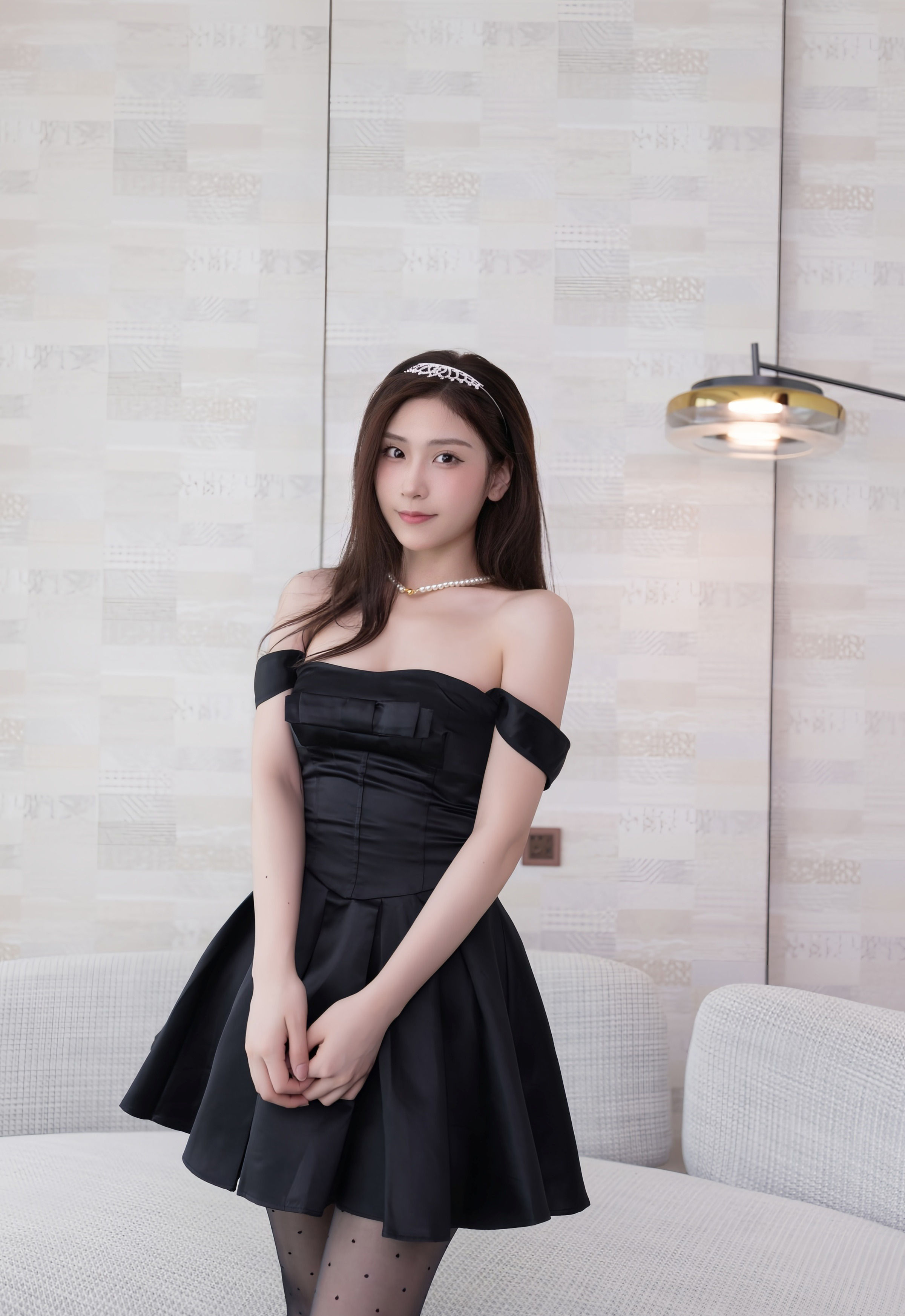 [XiuRen秀人网] 2025.10.16 No.10878 刘婷婷 黑色连衣短裙 性感写真 [71+1P]