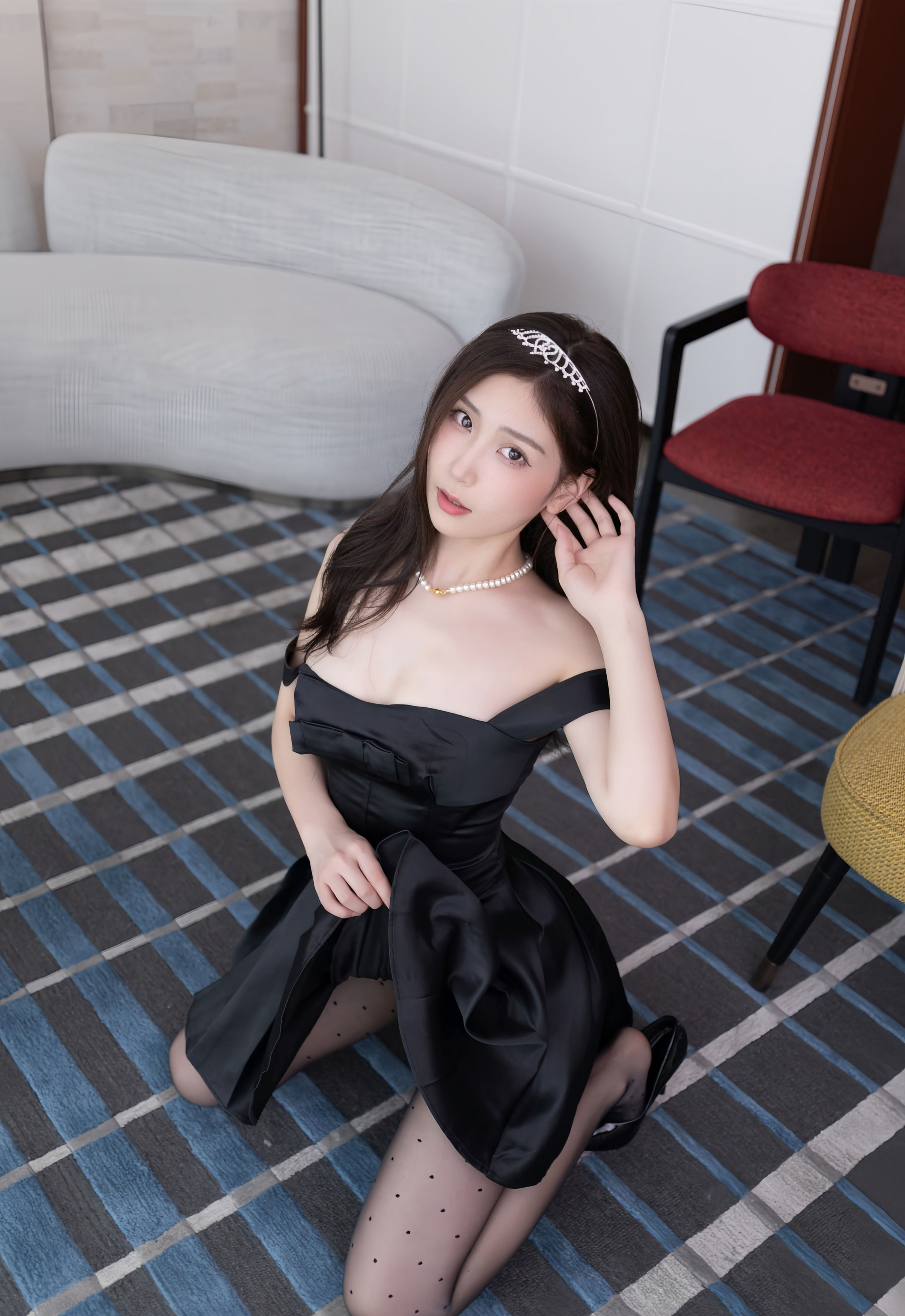 [XiuRen秀人网] 2025.10.16 No.10878 刘婷婷 黑色连衣短裙 性感写真 [71+1P]