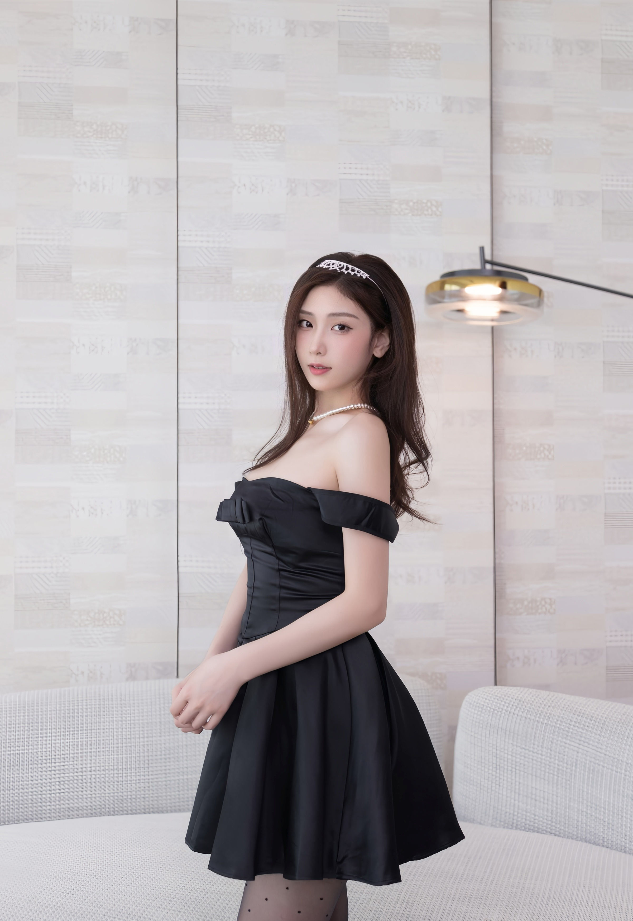 [XiuRen秀人网] 2025.10.16 No.10878 刘婷婷 黑色连衣短裙 性感写真 [71+1P]