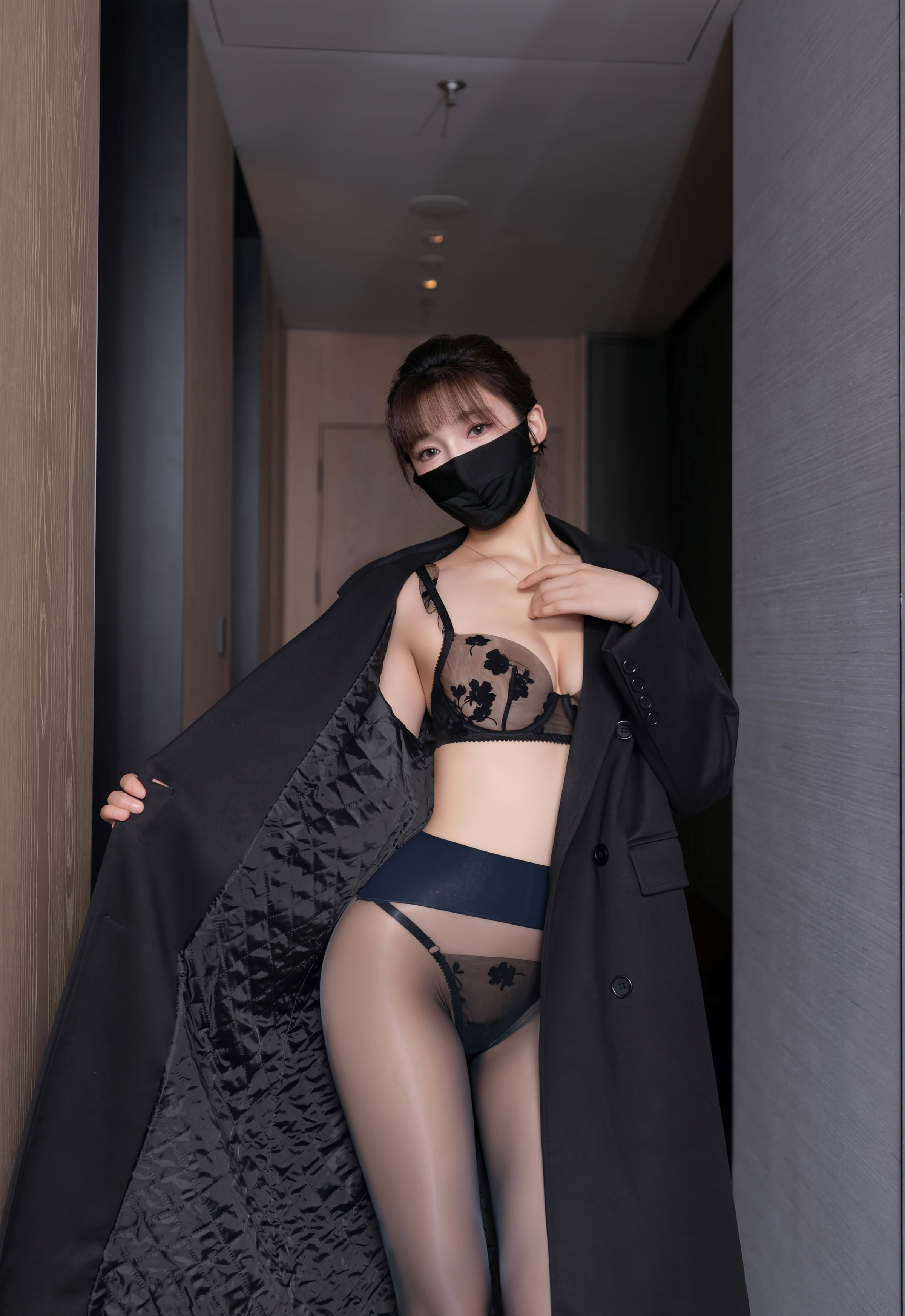 [XiuRen秀人网] 2025.10.16 No.10880 陆萱萱 性感黑色蕾丝内衣 西安旅拍写真 [77+1P]