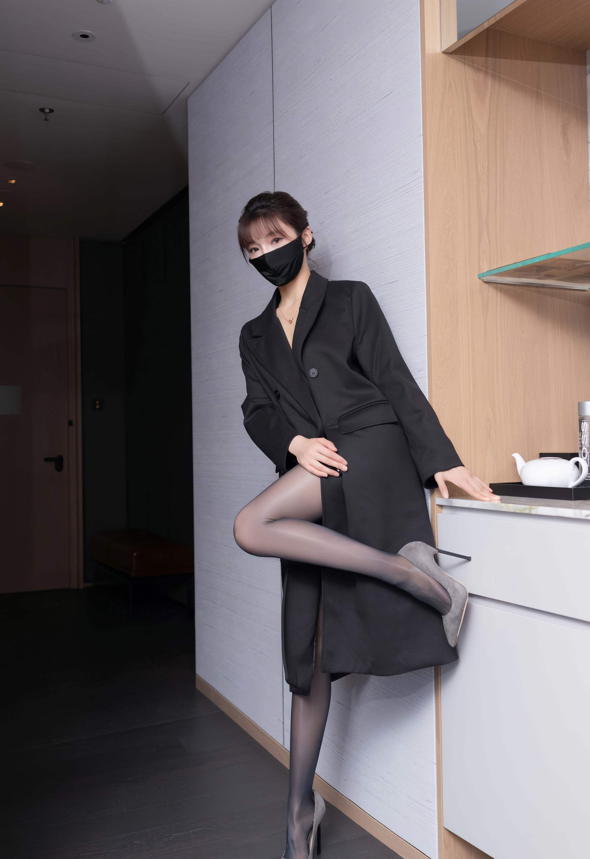 [XiuRen秀人网] 2025.10.16 No.10880 陆萱萱 性感黑色蕾丝内衣 西安旅拍写真 [77+1P]