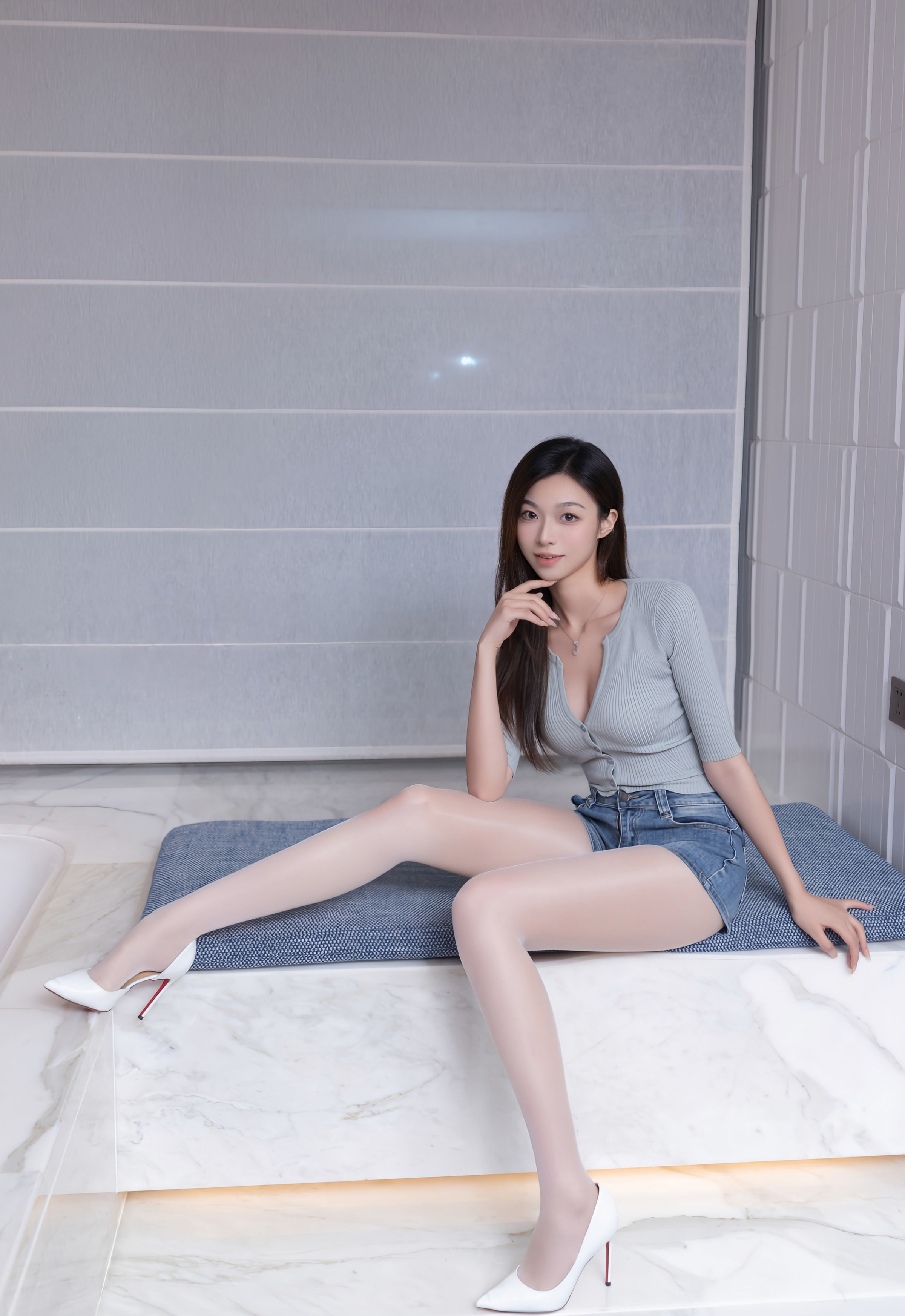 [XiuRen秀人网] 2025.10.17 No.10881 kiki柚柚 蓝色超短牛仔裤 性感写真 [80+1P]