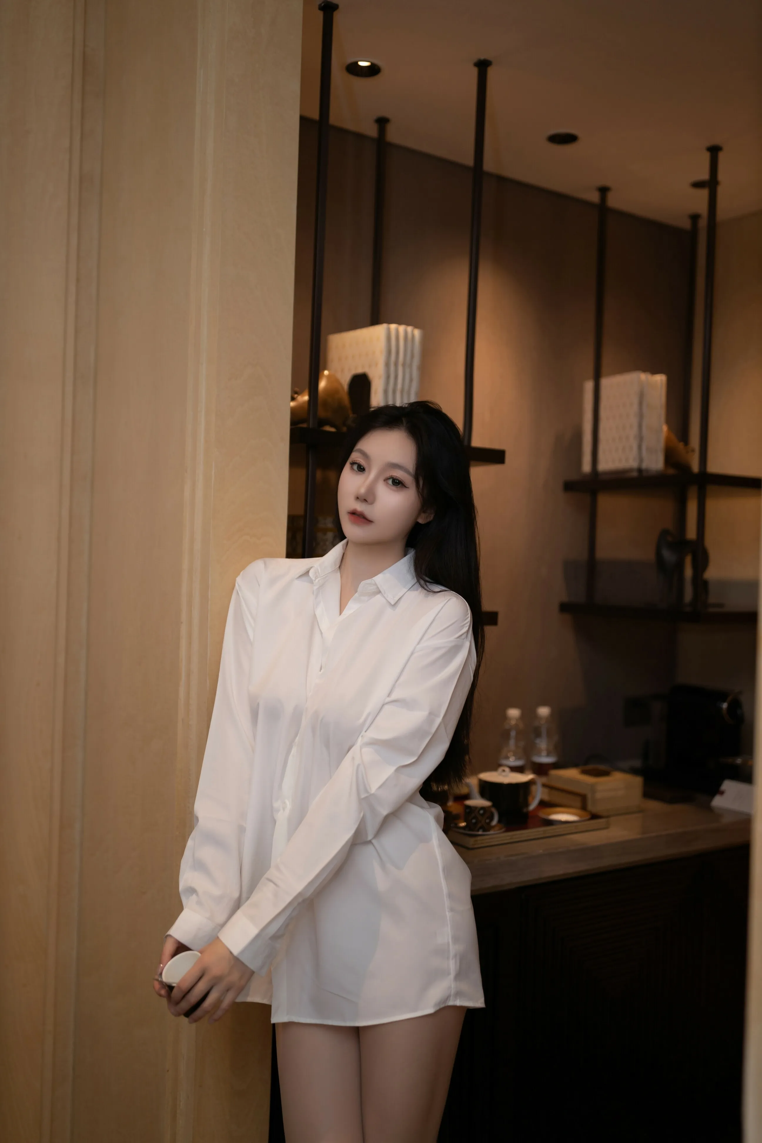 [秀人内购] 安然anran 诱人私拍福利 红底白高跟肉丝白衬衫