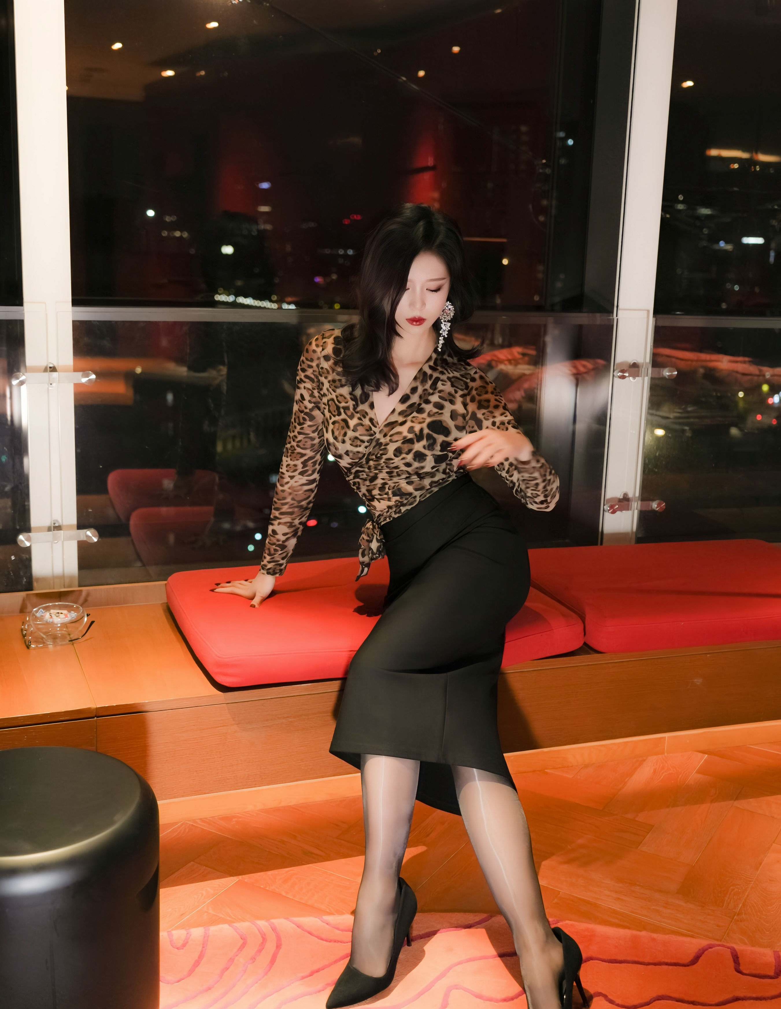 [XiuRen秀人网] 2025.10.23 No.10901 玫瑰我爱你 黑色情趣内衣 性感写真 [63+1P]