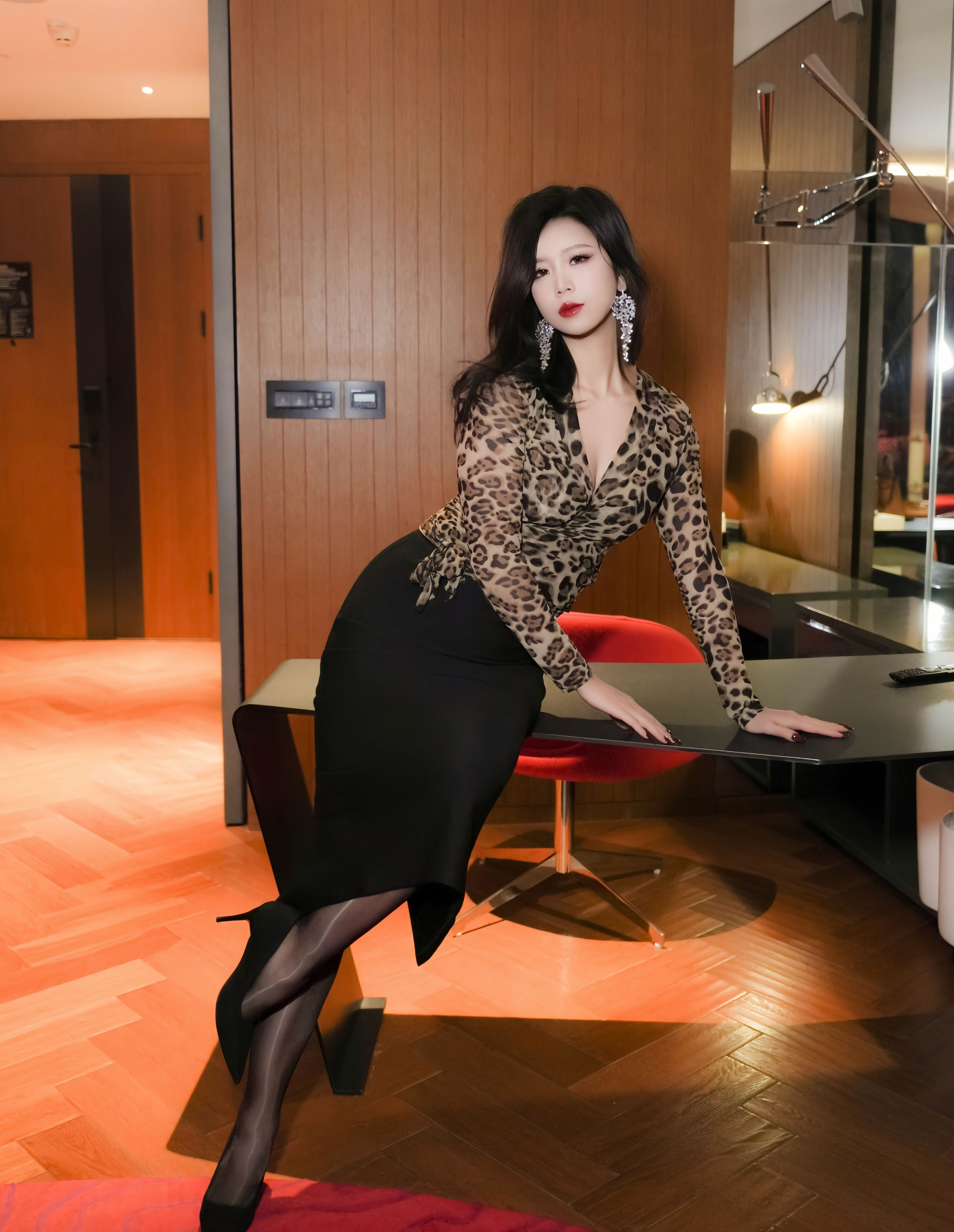 [XiuRen秀人网] 2025.10.23 No.10901 玫瑰我爱你 黑色情趣内衣 性感写真 [63+1P]