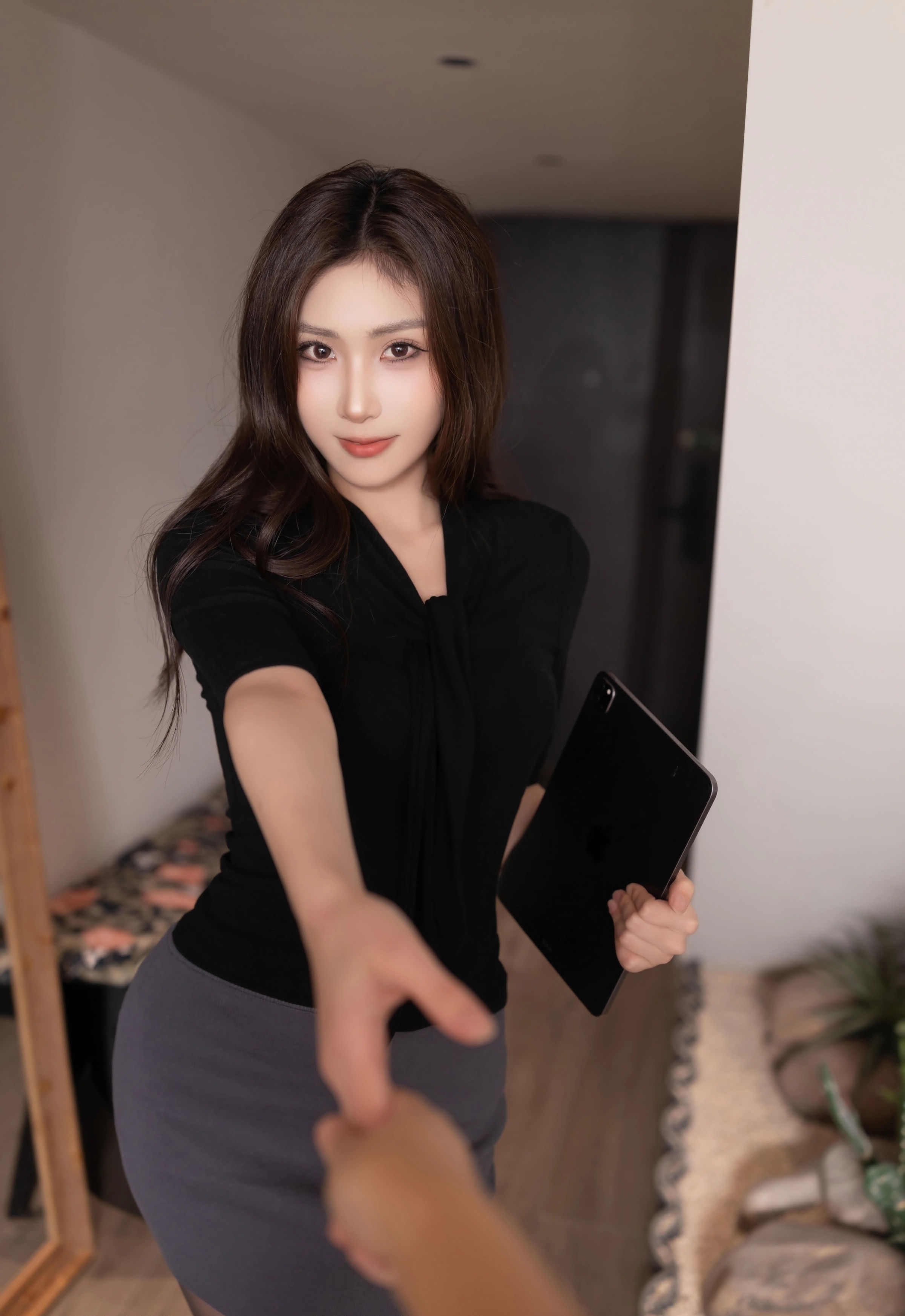 [XiuRen秀人网] 2025.10.30 No.10930 刘婷婷 黑色OL服饰 性感写真 [77+1P]