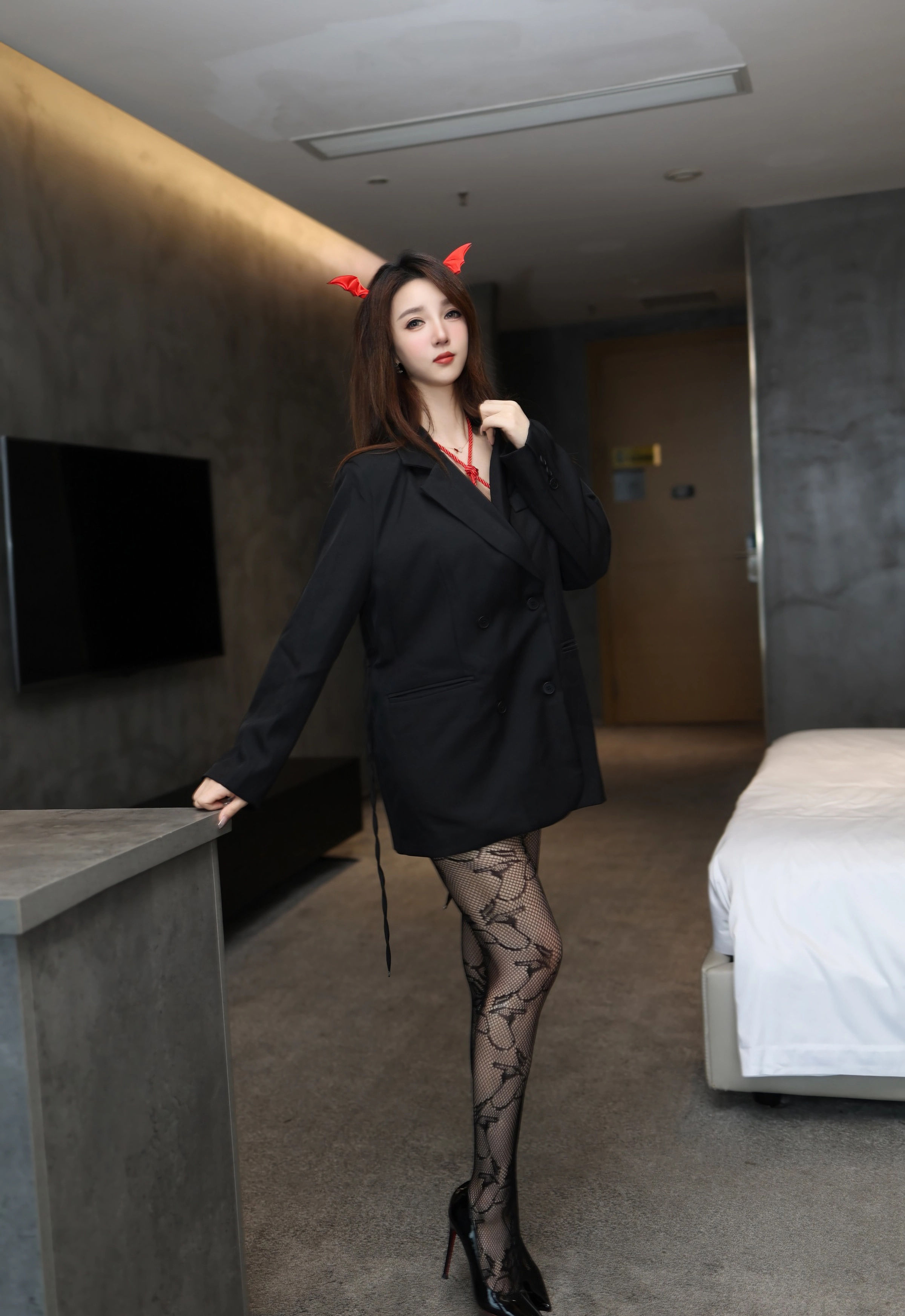 [YOUMI尤蜜荟] 2025.10.31 VOL.1176 Twins-夭夭 黑色情趣服饰 性感写真 [73+1P]