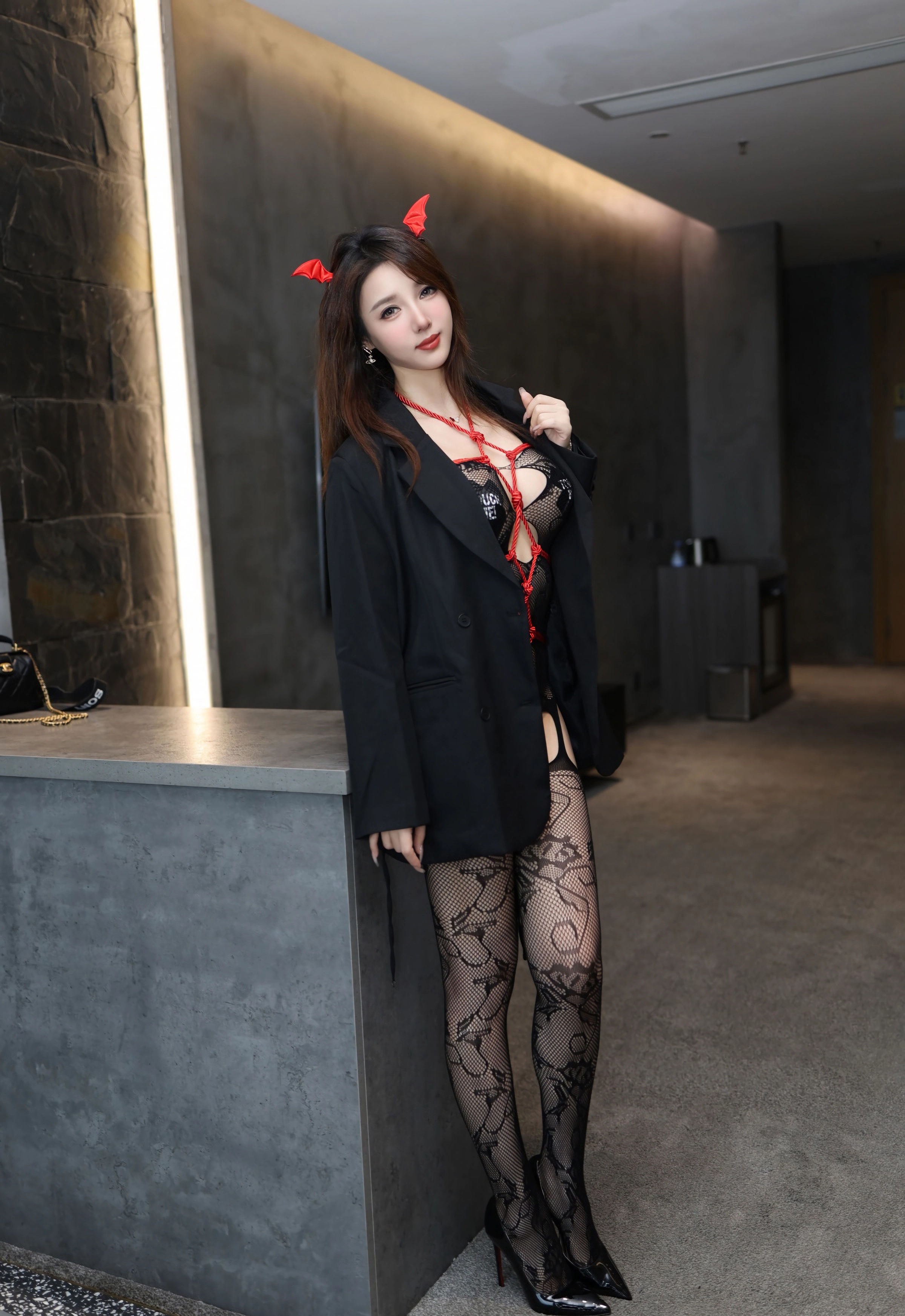 [YOUMI尤蜜荟] 2025.10.31 VOL.1176 Twins-夭夭 黑色情趣服饰 性感写真 [73+1P]