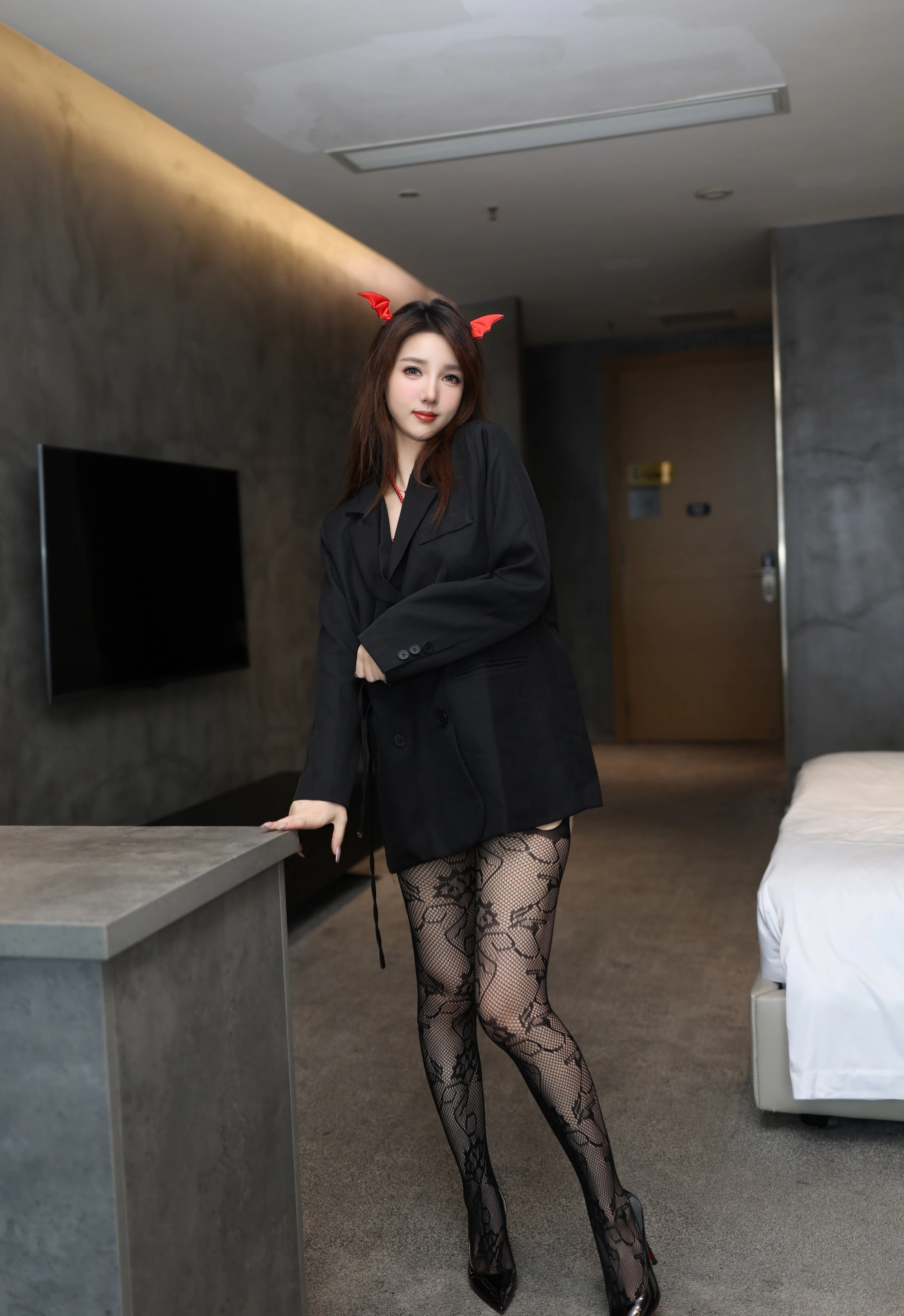 [YOUMI尤蜜荟] 2025.10.31 VOL.1176 Twins-夭夭 黑色情趣服饰 性感写真 [73+1P]