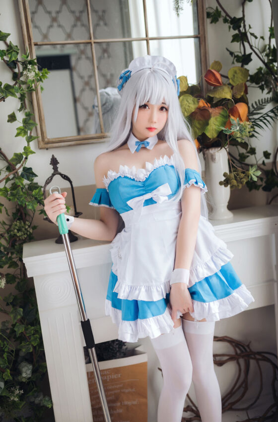 [COSPLAY] 焖焖碳 – 小天鹅女仆