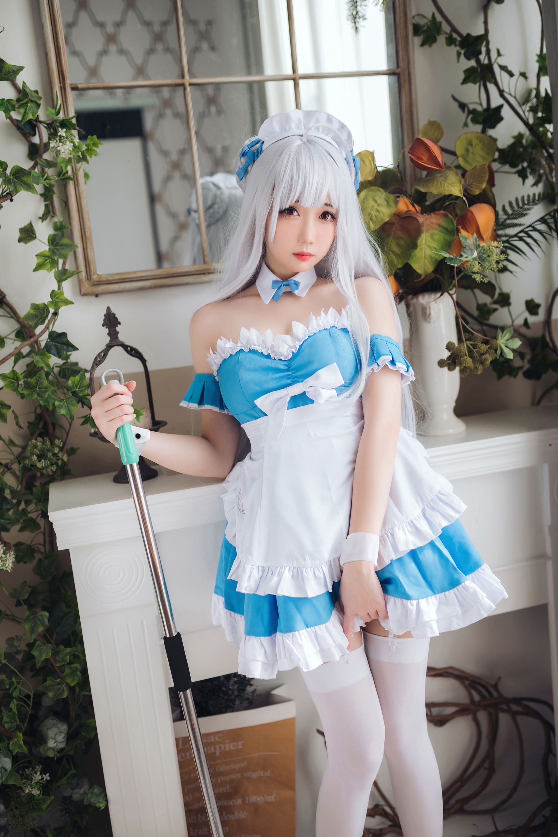 [COSPLAY] 焖焖碳 – 小天鹅女仆