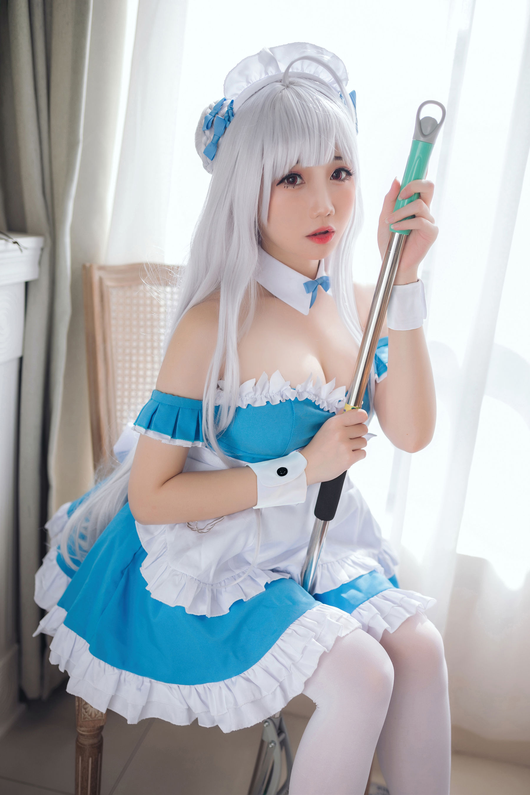 [COSPLAY] 焖焖碳 – 小天鹅女仆