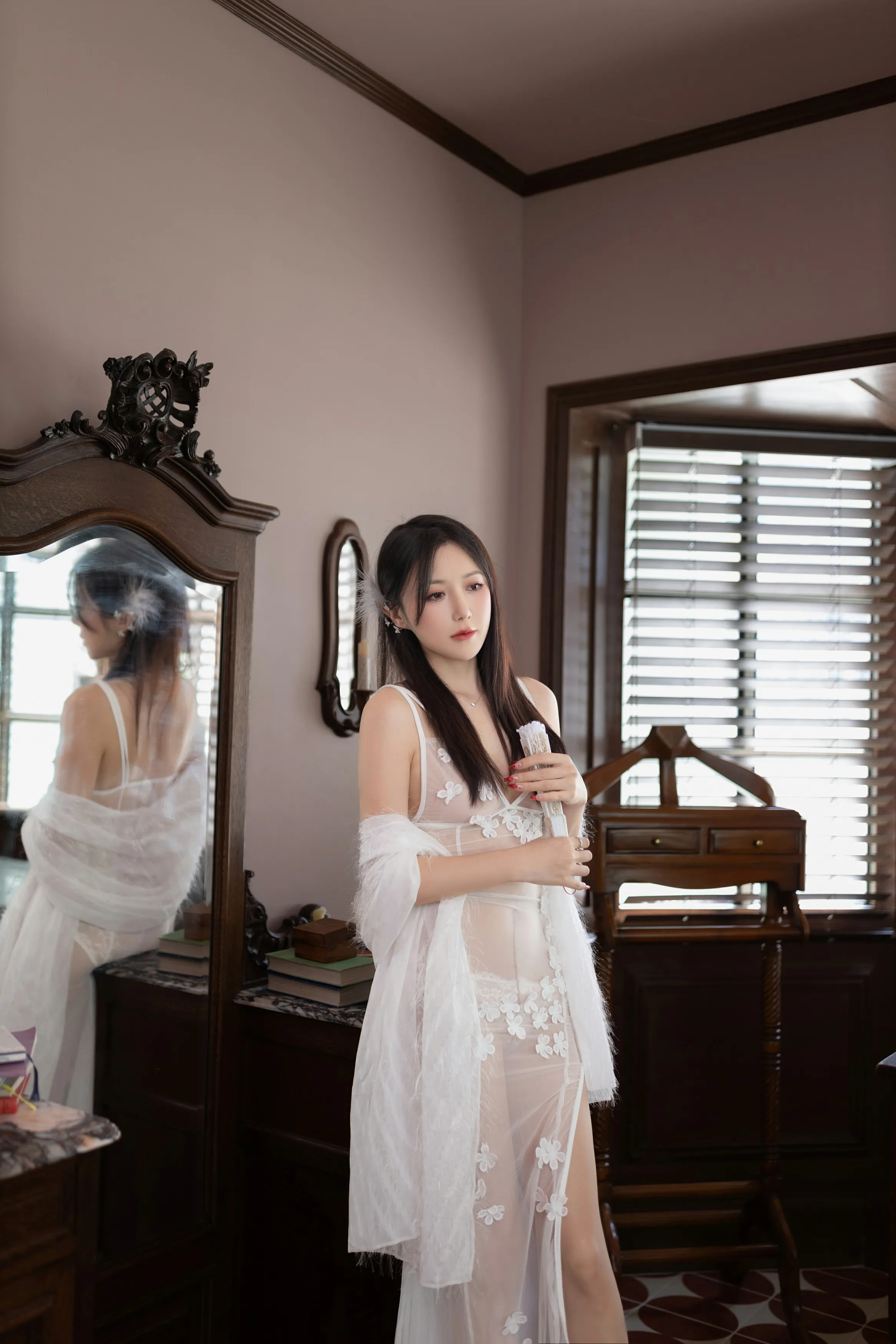 [秀人内购] 鱼子酱Fish 诱人私拍福利 蔷薇