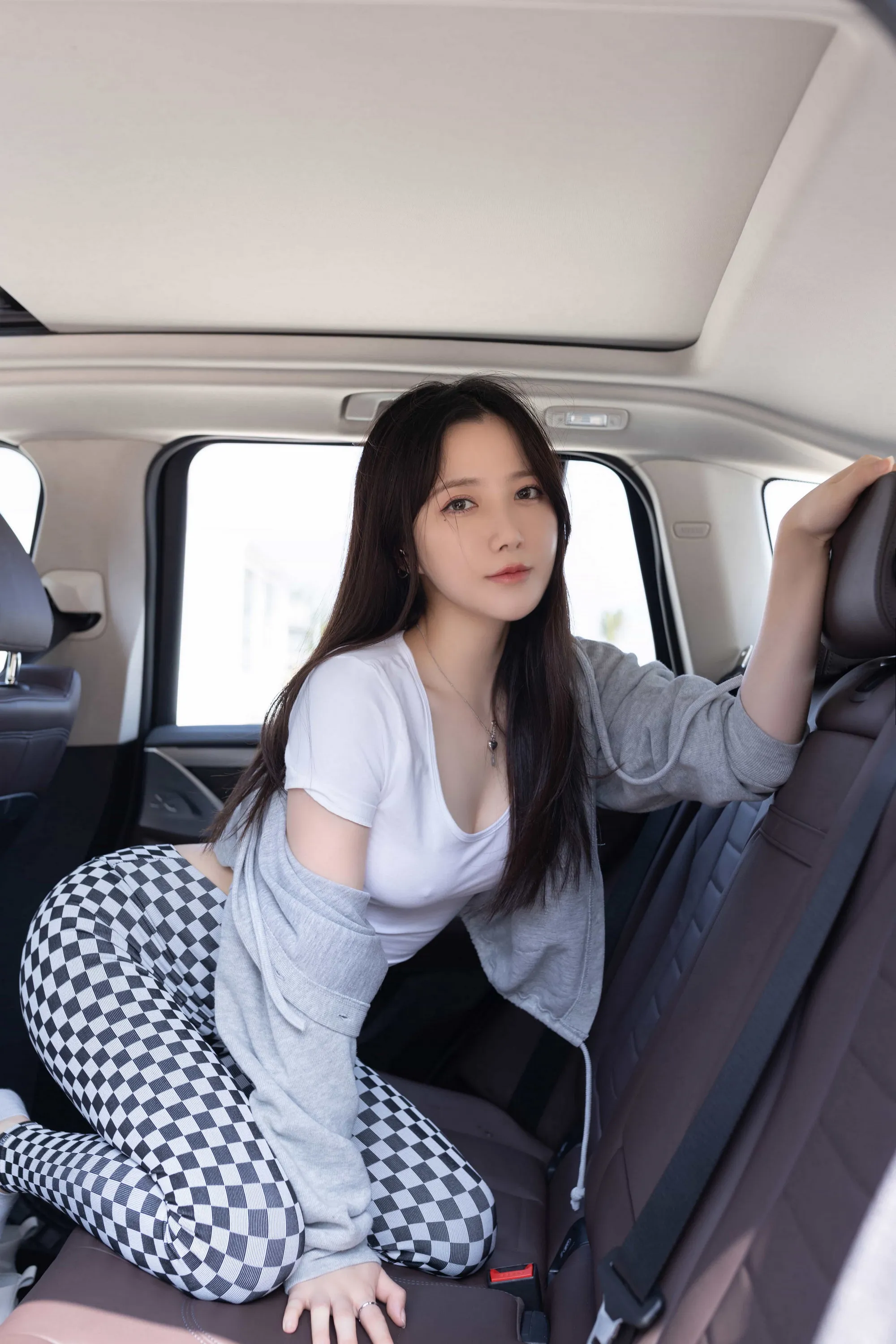 [秀人内购] 鱼子酱Fish 诱人私拍福利 魔力安全带