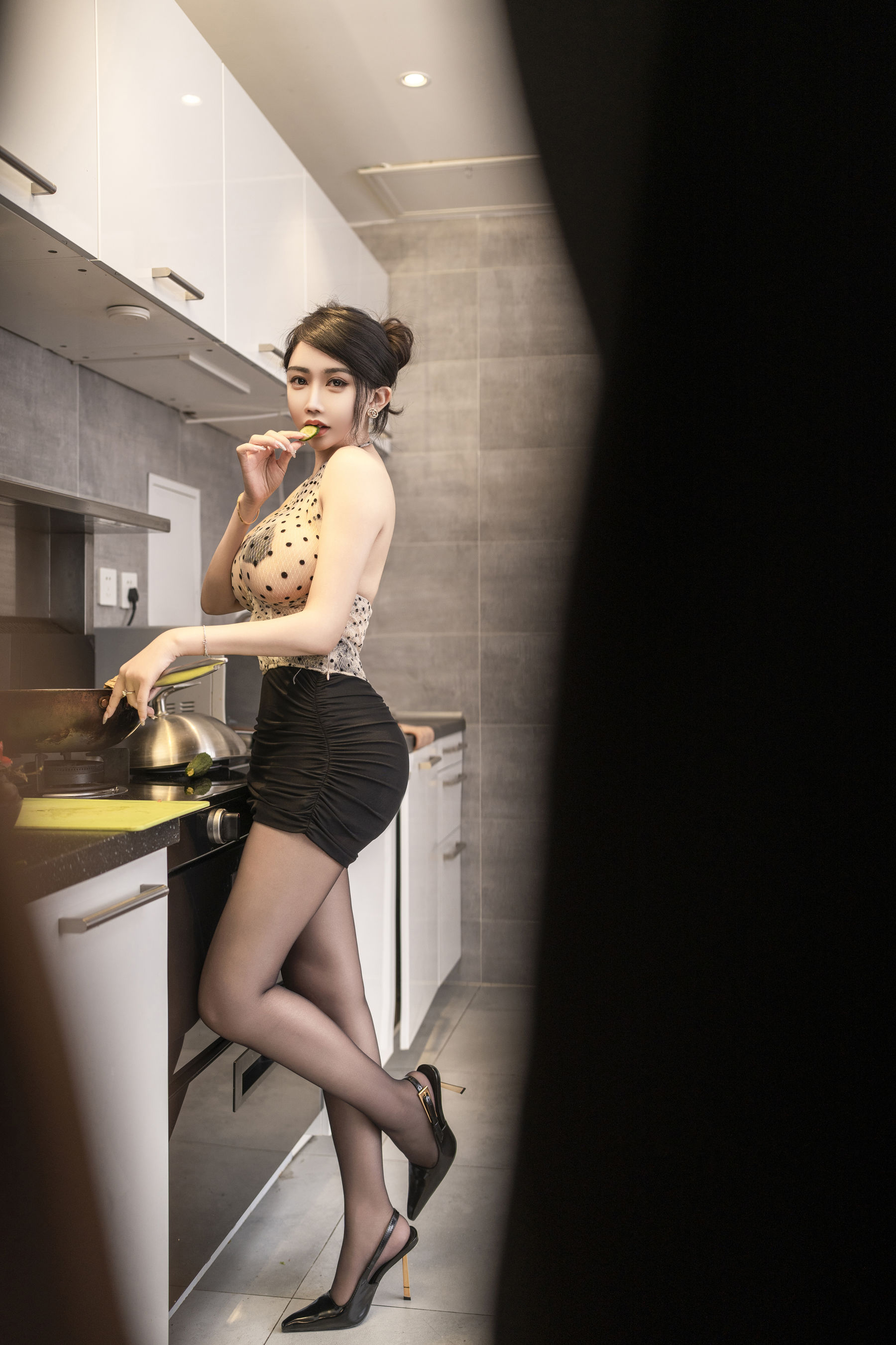 [秀人内购] 李若汐 诱人私拍福利 厨房女仆