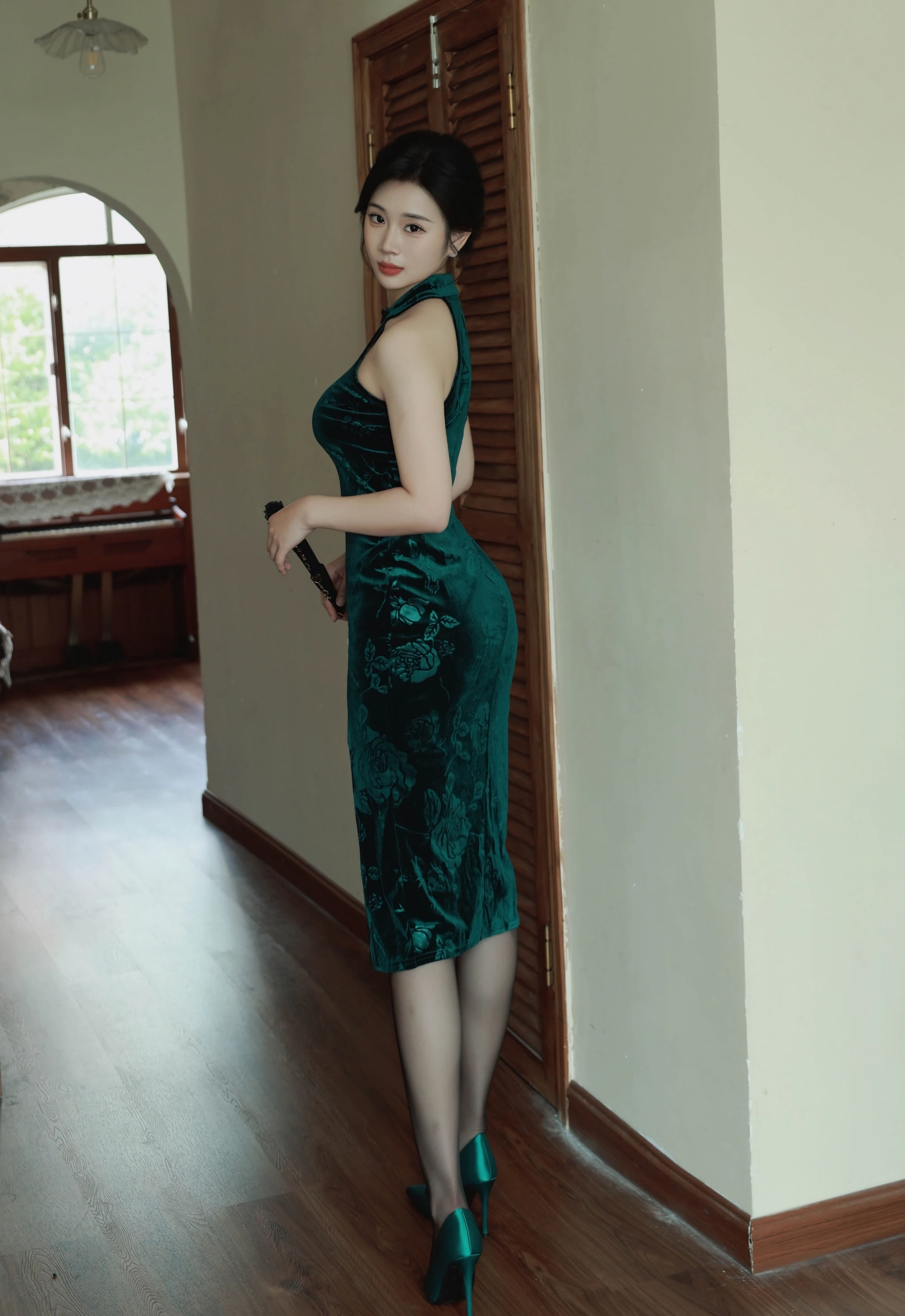 [XiuRen秀人网] 2025.11.07 No.10962 南乔 墨绿色旗袍 墨绿色蕾丝内衣 性感写真 [72+1P]