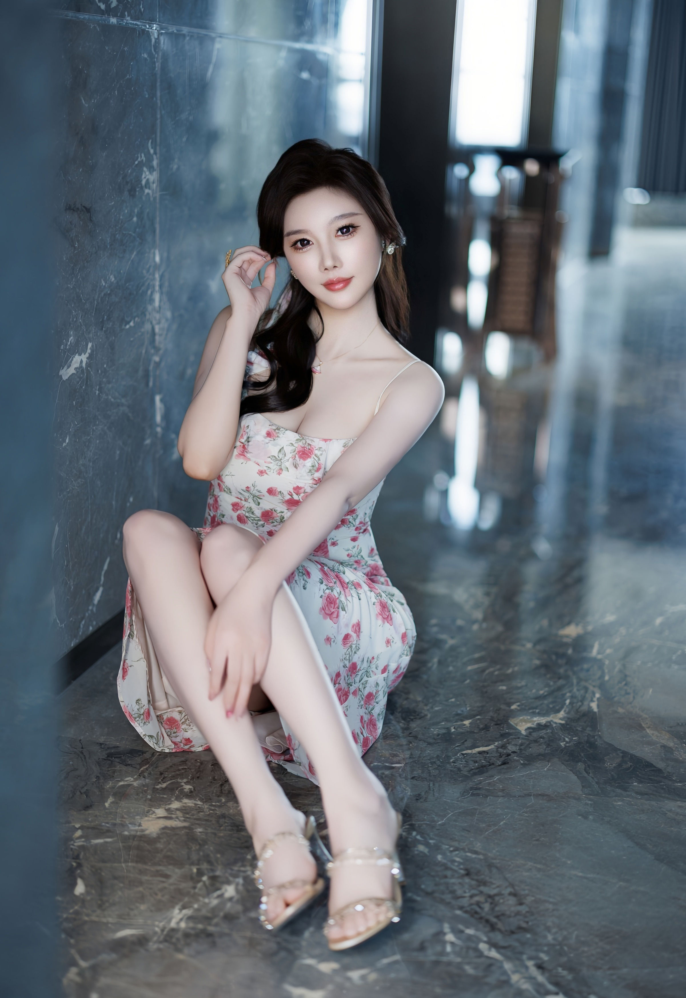 [XiuRen秀人网] 2025.11.12 No.10977 杨晨晨CHENCHEN 性感白色情趣内衣 西安旅拍写真 [92+1P]