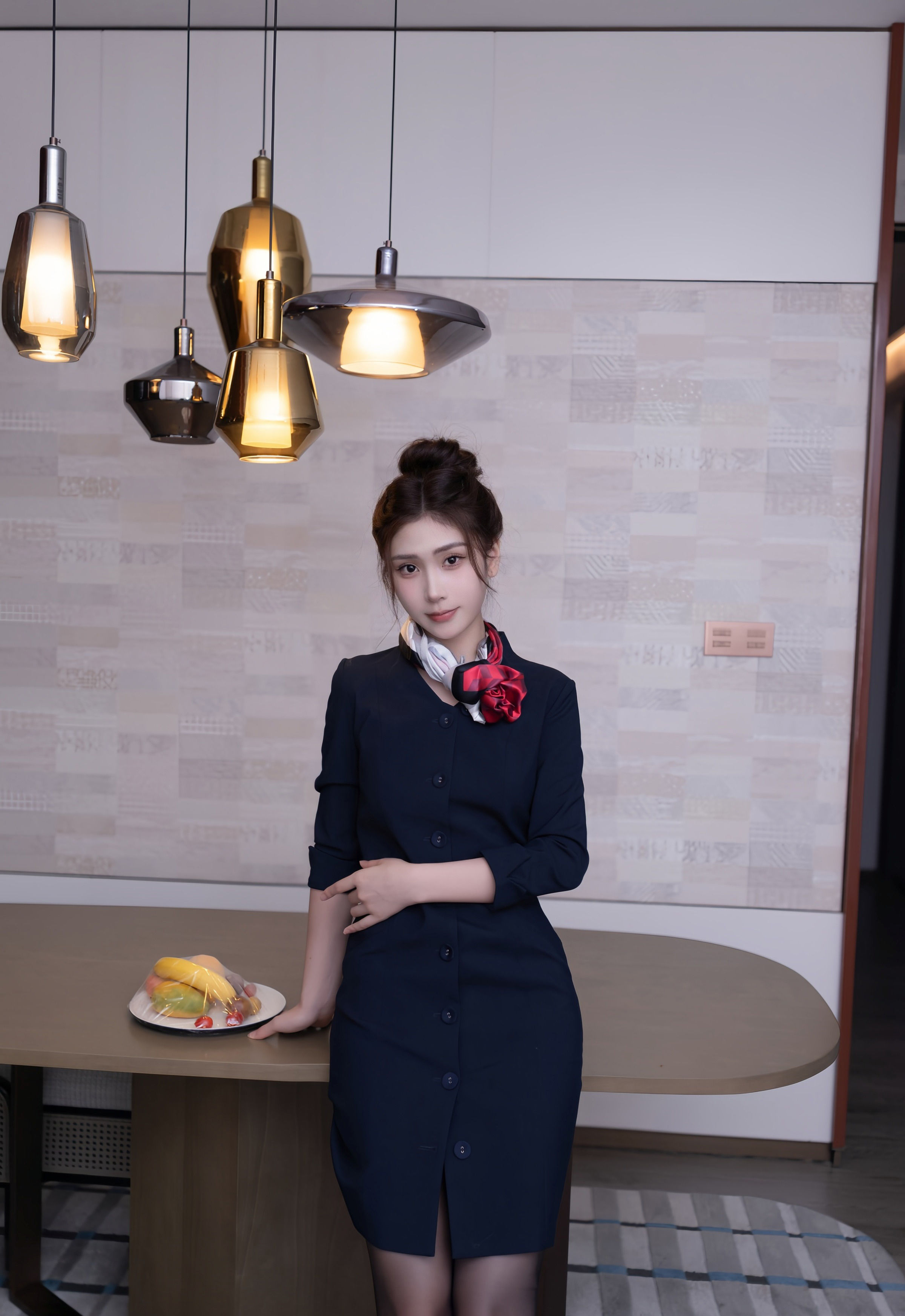 [XiuRen秀人网] 2025.11.13 No.10982 刘婷婷 空姐制服诱惑 性感写真 [74+1P]