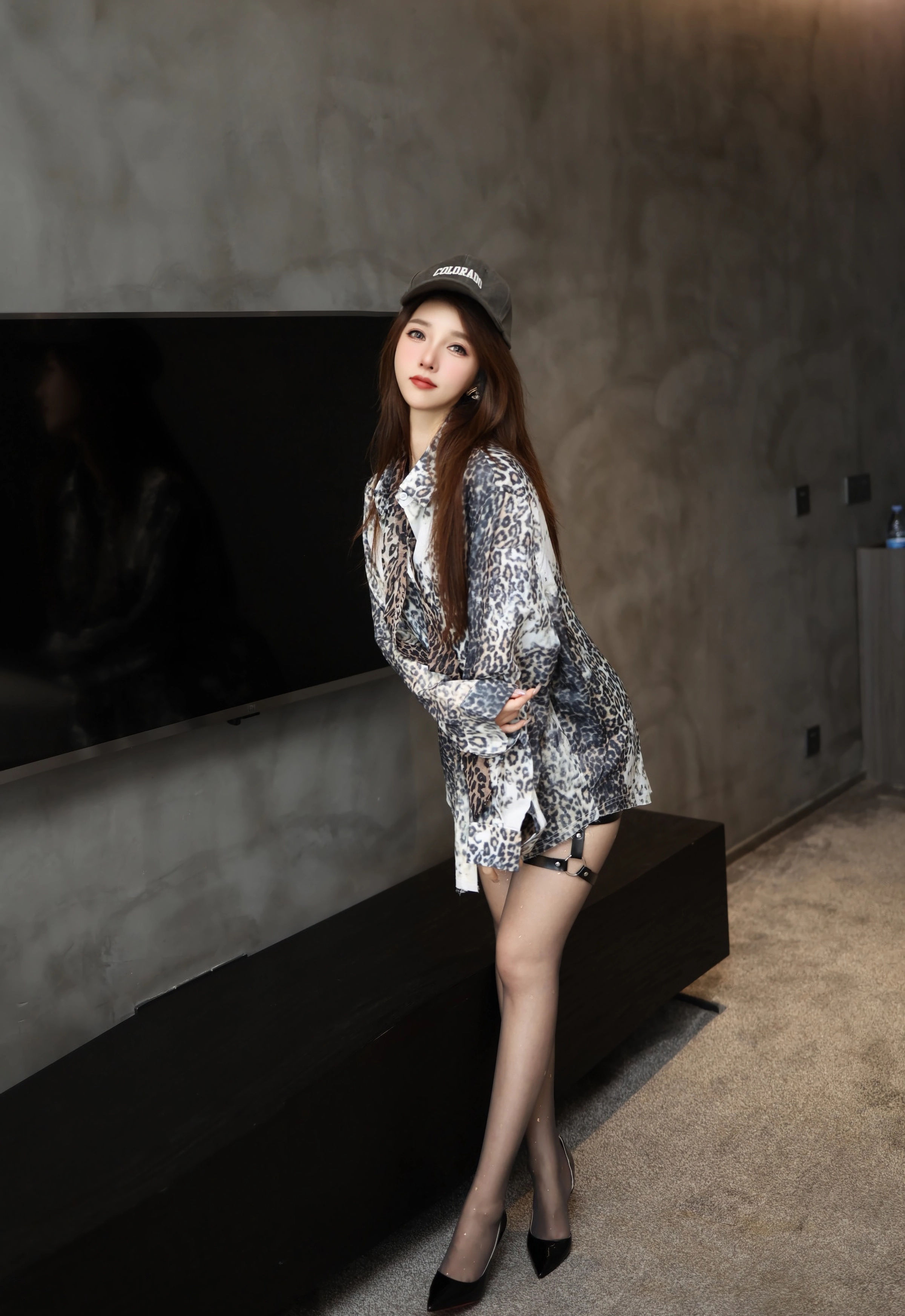 [YOUMI尤蜜荟] 2025.11.13 VOL.1179 Twins-夭夭 豹纹衬衫 魅惑黑丝 性感写真 [70+1P]