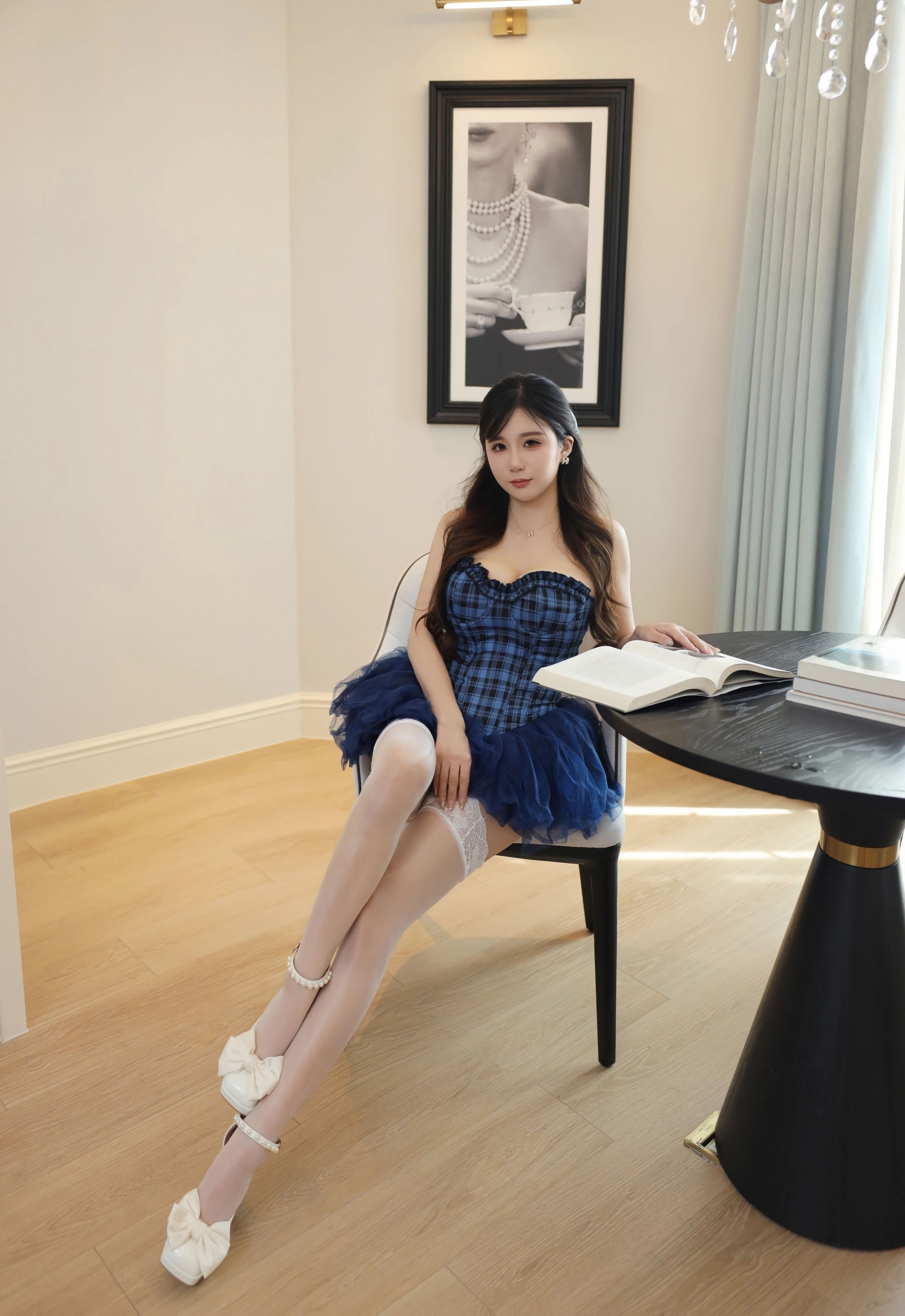 [XiuRen秀人网] 2025.11.14 No.10990 小肉肉咪 蓝色蓬蓬裙 白色丝袜 性感写真 [68+1P]