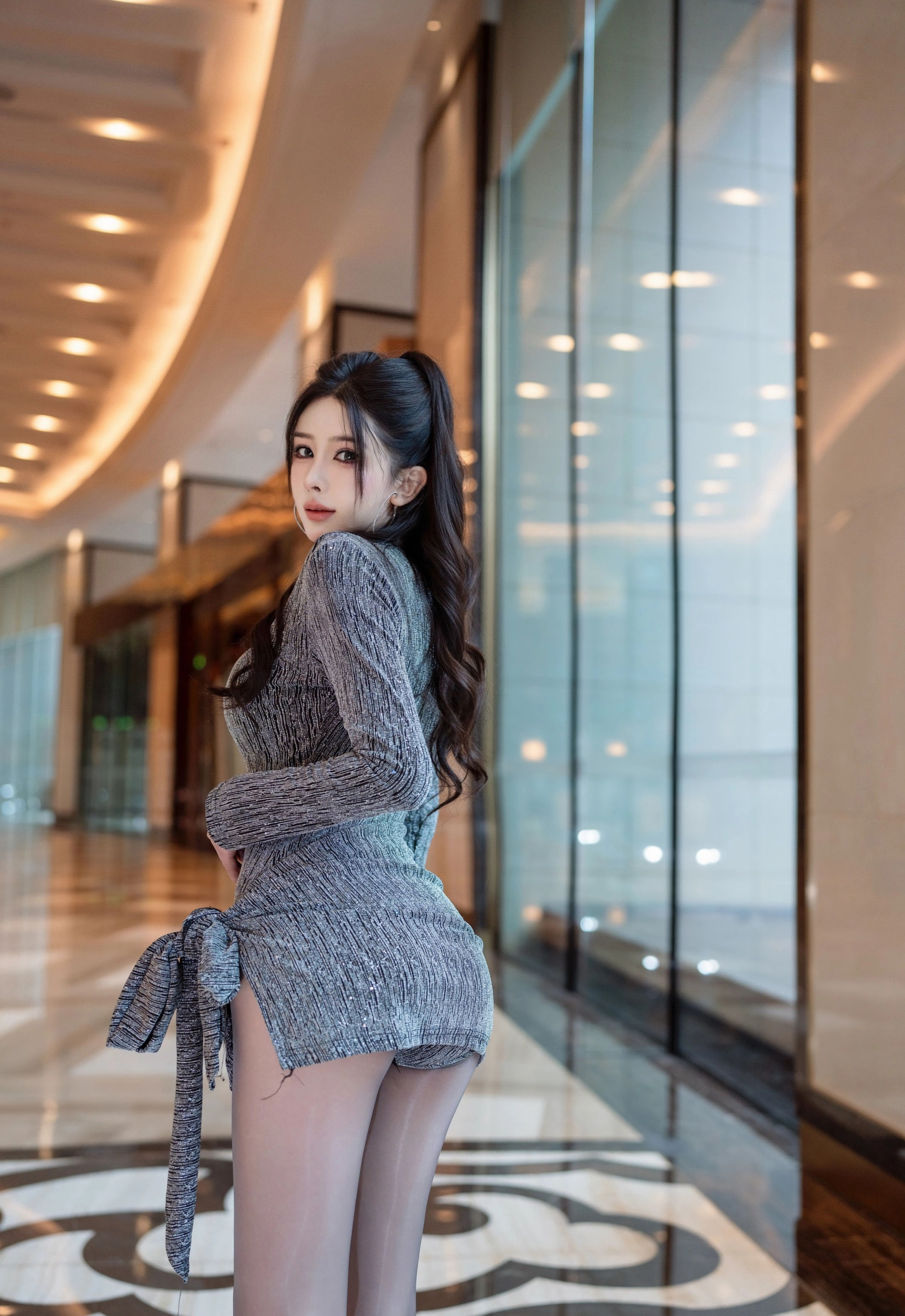 [XINGYAN星颜社] 2025.11.14 VOL.427 李丽莎 灰色连衣短裙 灰色丝袜 性感写真 [71+1P]