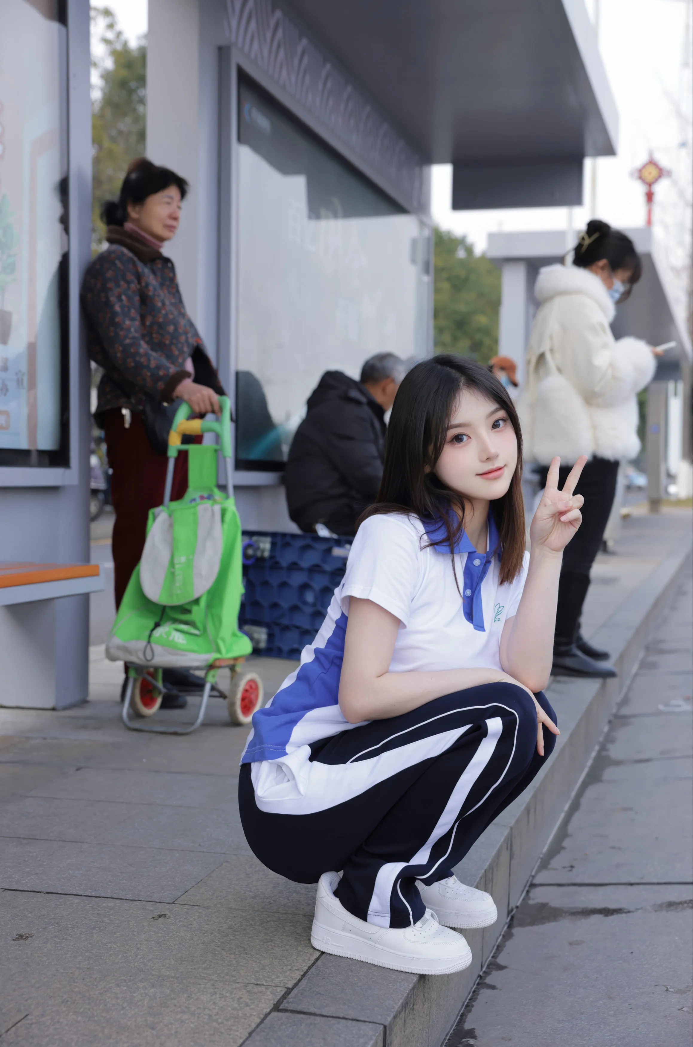 [秀人内购] 豆瓣酱 诱人私拍福利 公交车