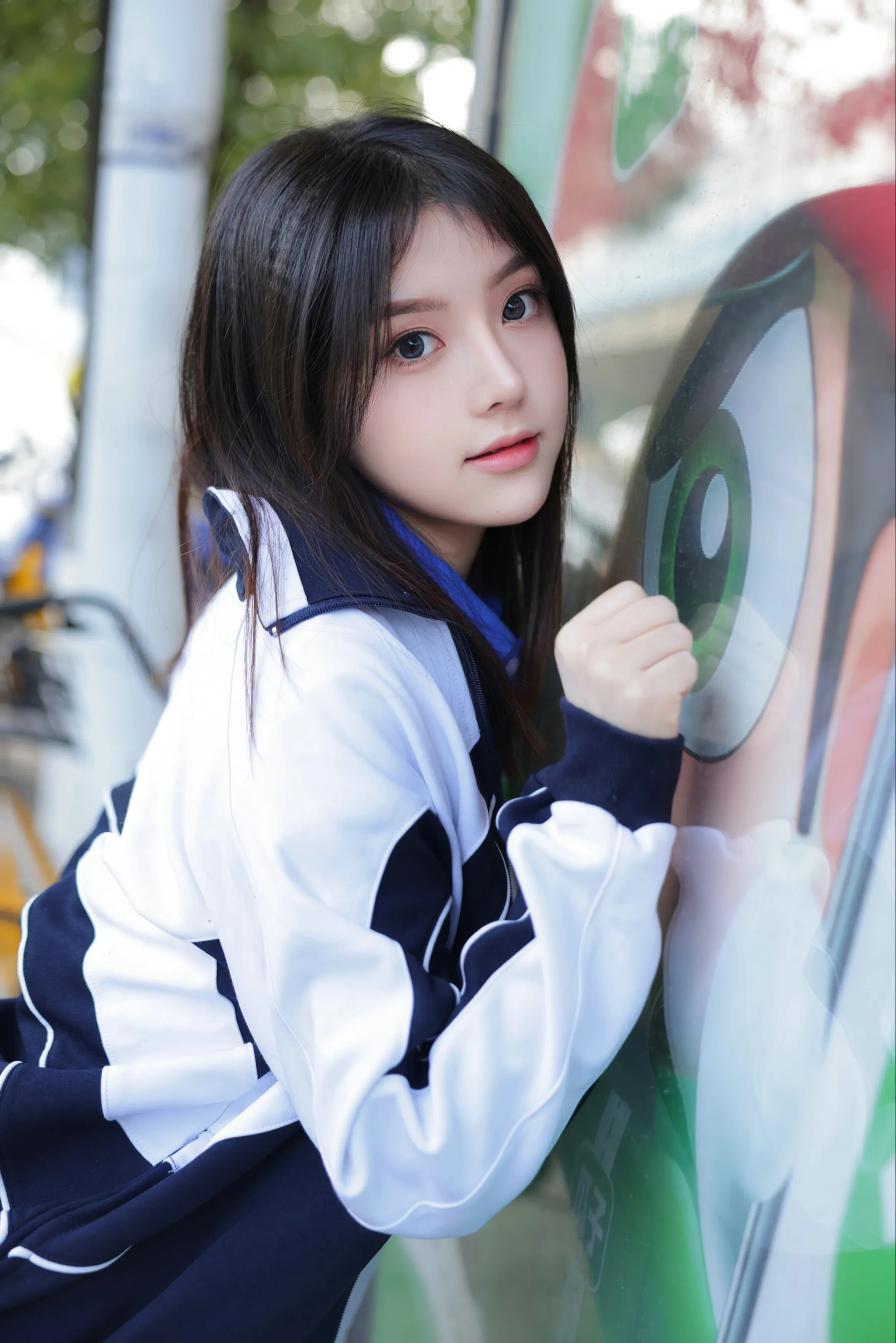 [秀人内购] 豆瓣酱 诱人私拍福利 公交车