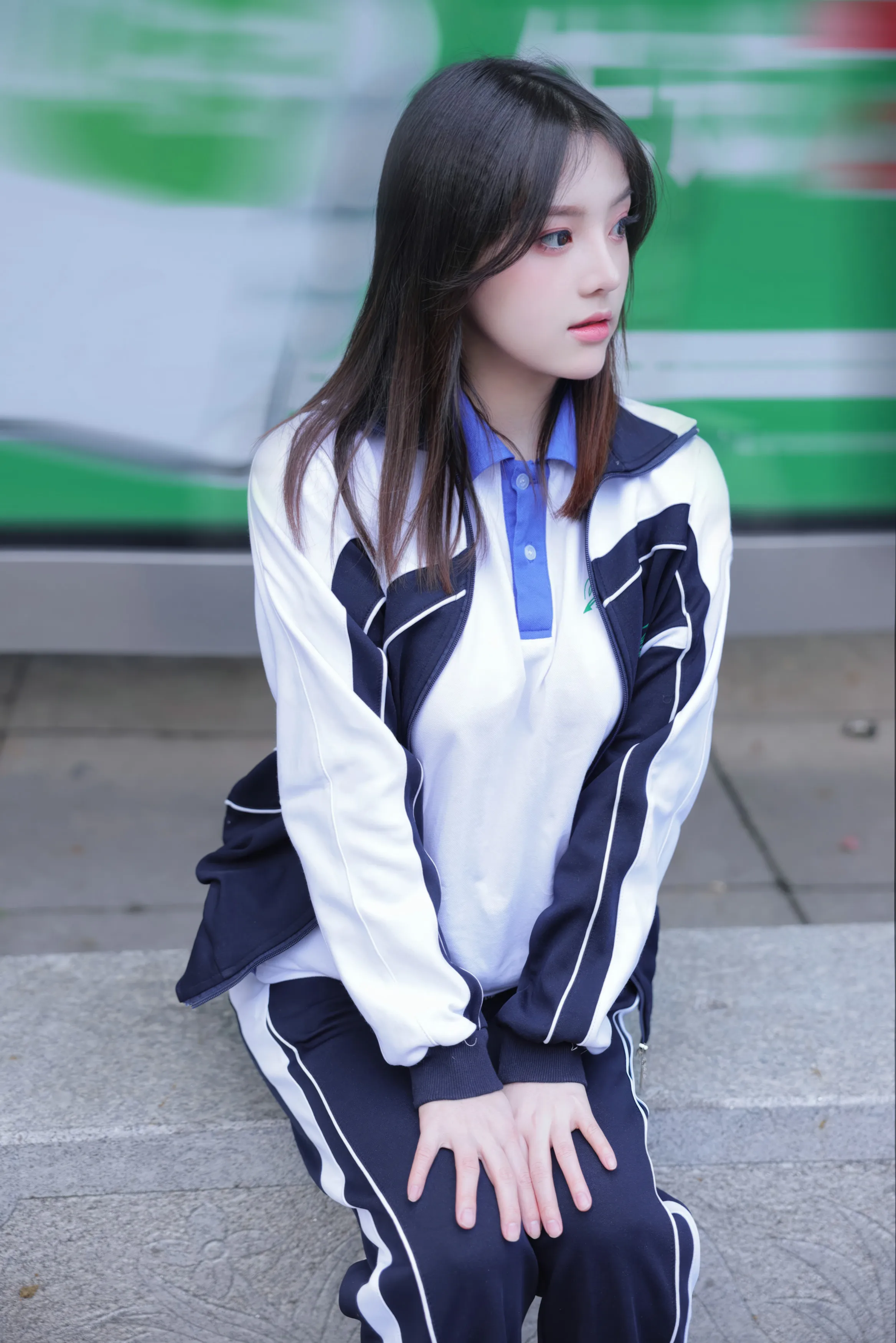 [秀人内购] 豆瓣酱 诱人私拍福利 公交车