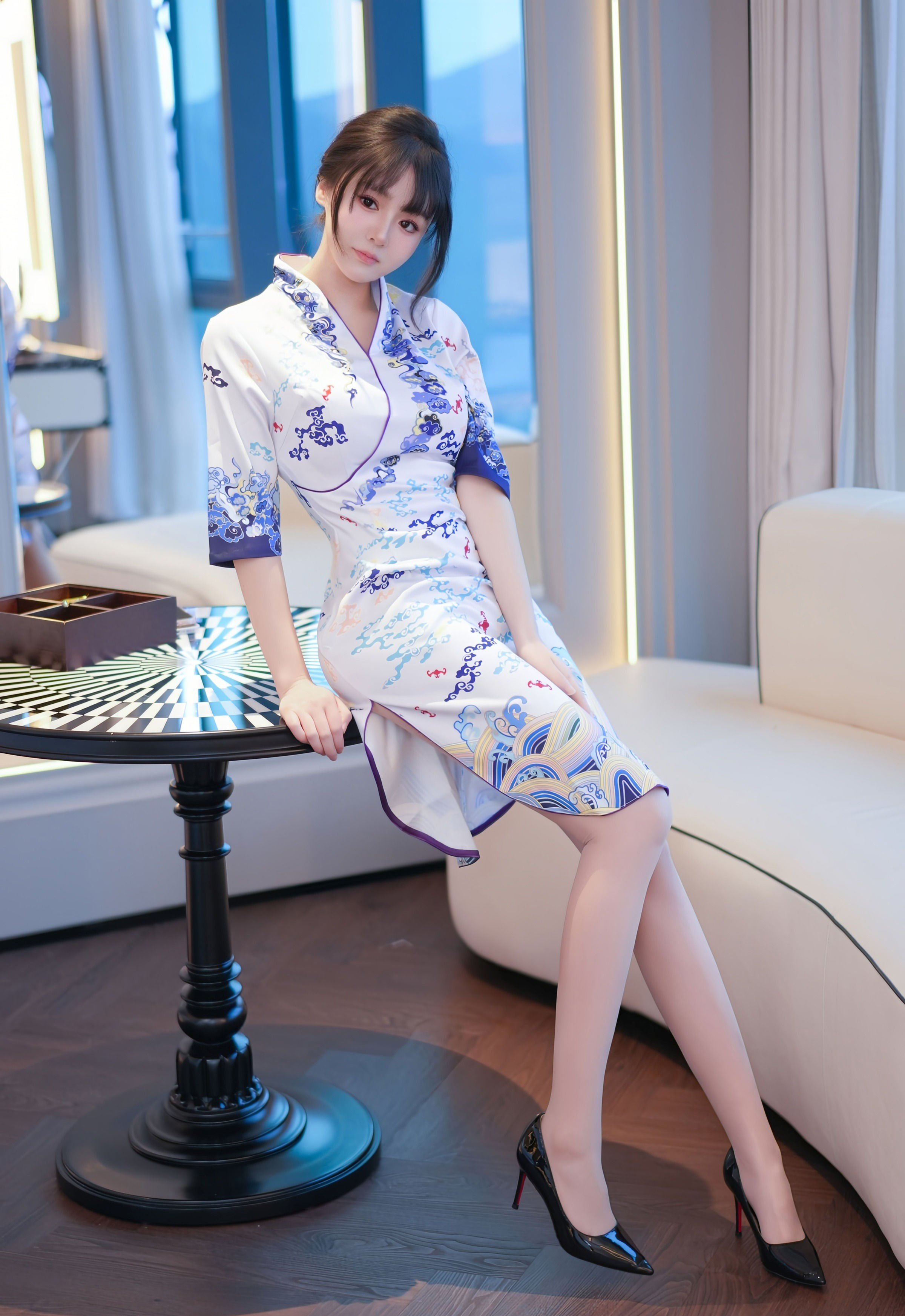 [XiuRen秀人网] 2025.11.18 No.11001 沈南汐RuRu 浅色旗袍 魅惑肉丝 性感写真 [67+1P]