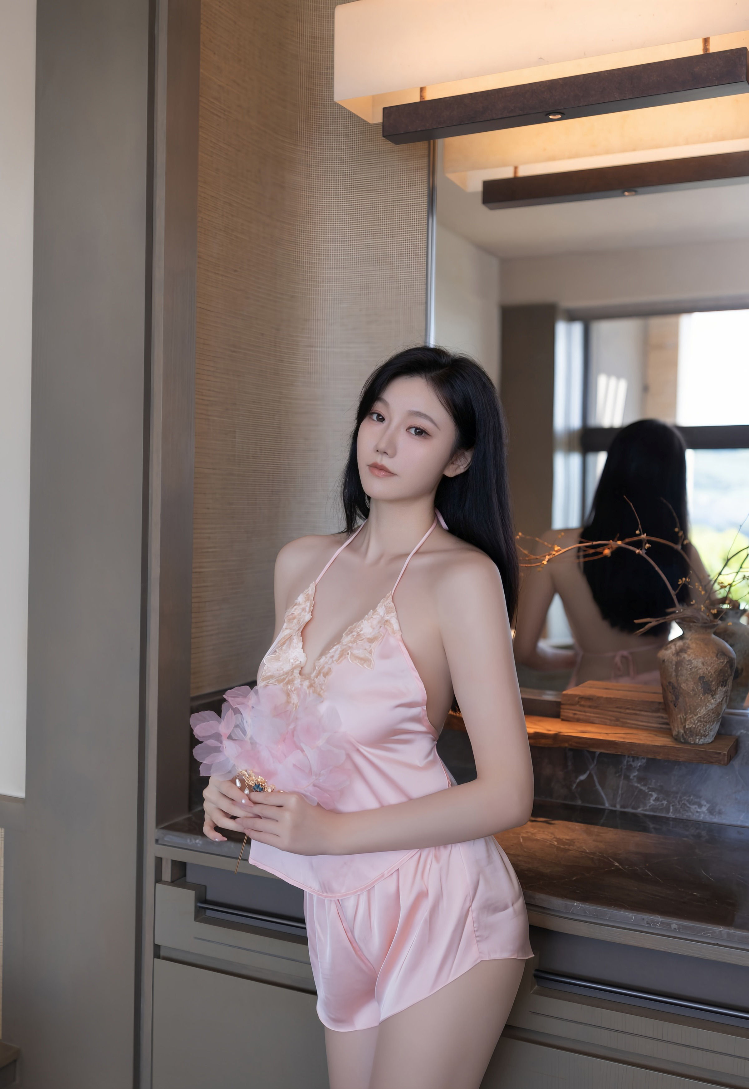 [XiuRen秀人网] 2025.11.18 No.11002 安然anran 粉色肚兜 肉色丝袜 性感写真 [78+1P]