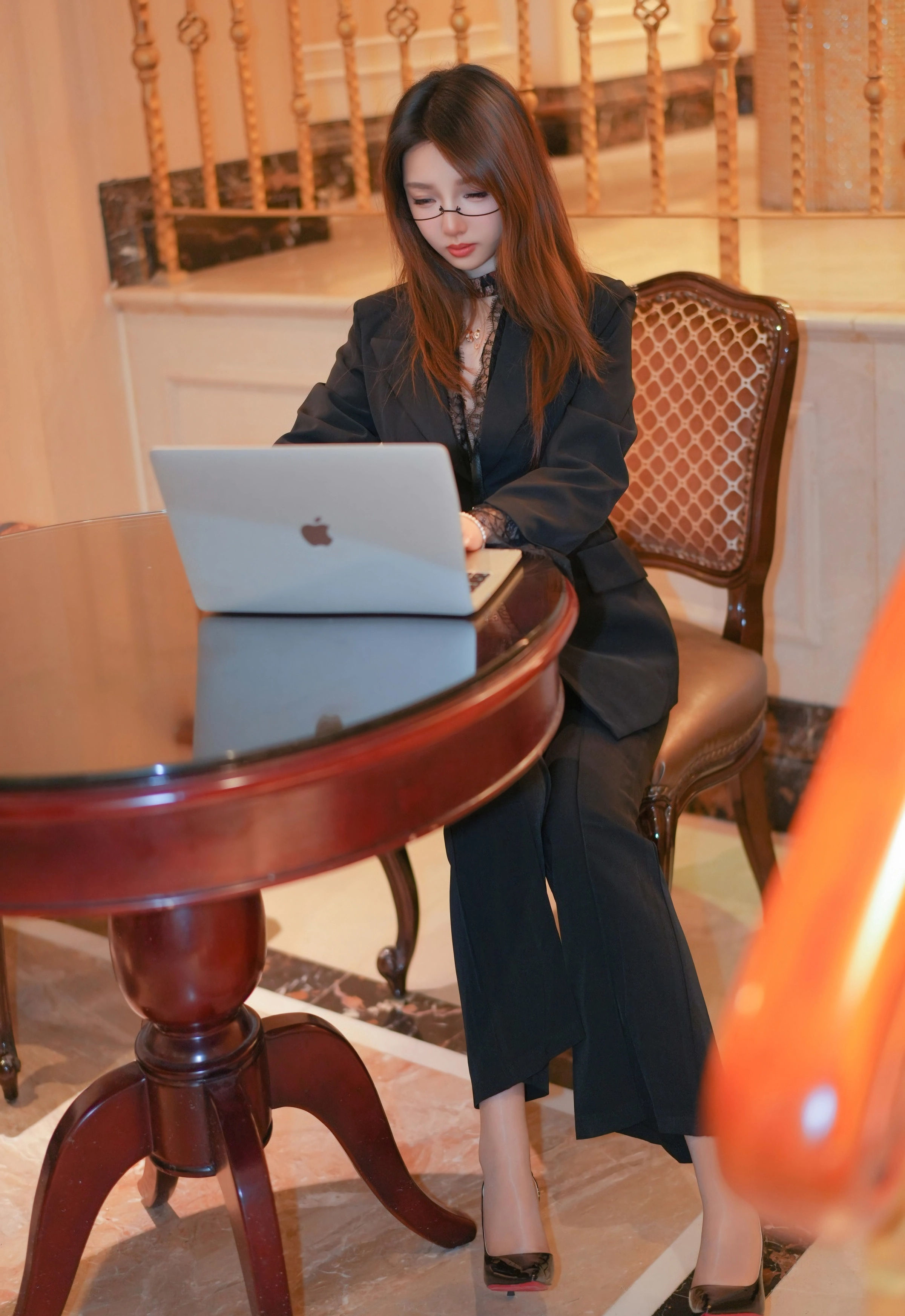 [XiuRen秀人网] 2025.11.19 No.11007 Twins-夭夭 黑色西服 豹纹内衣 性感写真 [82+1P]