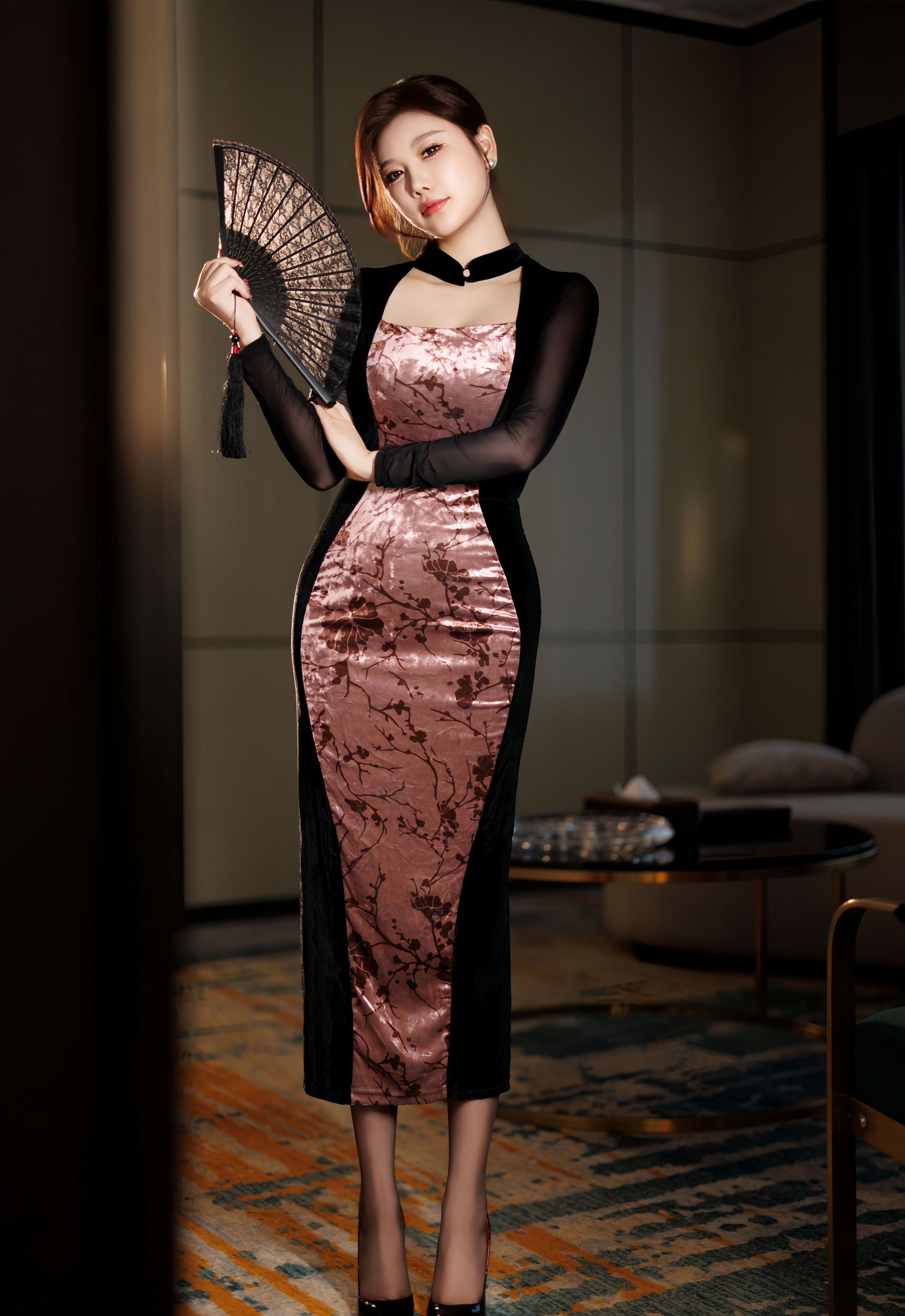 [XiuRen秀人网] 2025.11.20 No.11013 杨晨晨 性感黑色情趣内衣 西安旅拍写真 [83+1P]