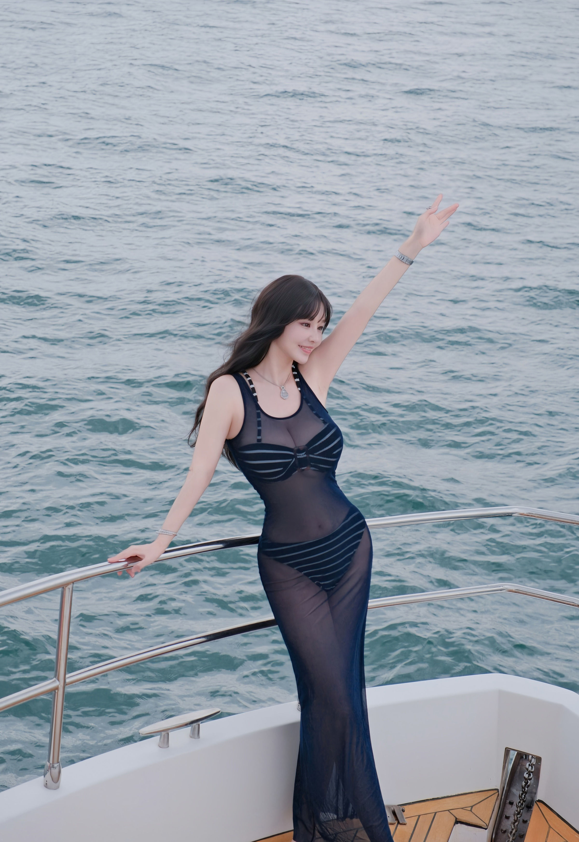 [XiuRen秀人网] 2025.11.21 No.11017 心上可Flora 性感蓝色比基尼 新加坡旅拍写真 [80+1P]