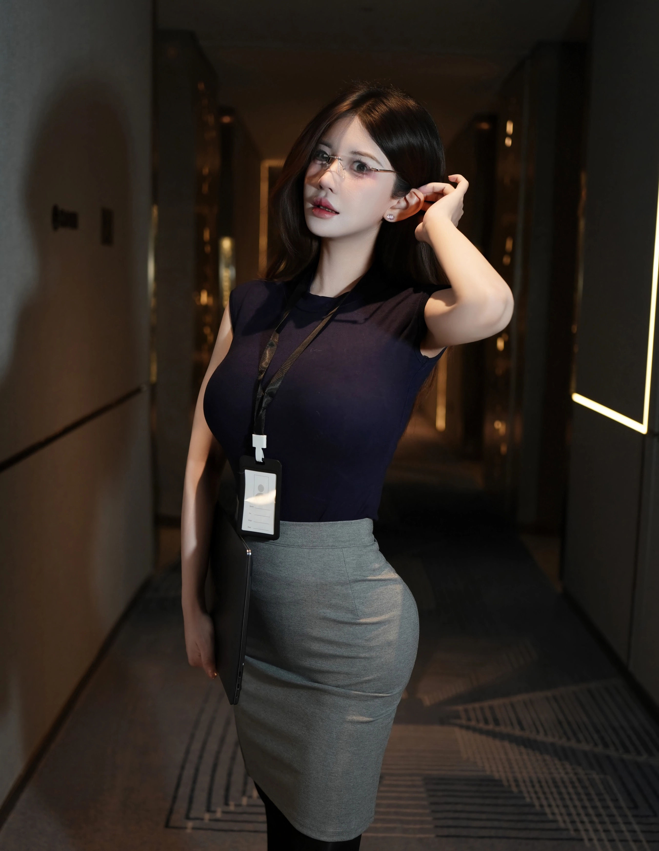 [XiuRen秀人网] 2025.11.24 No.11023 苏甜橙子 深色职业装 魅惑黑丝 性感写真 [55+1P]