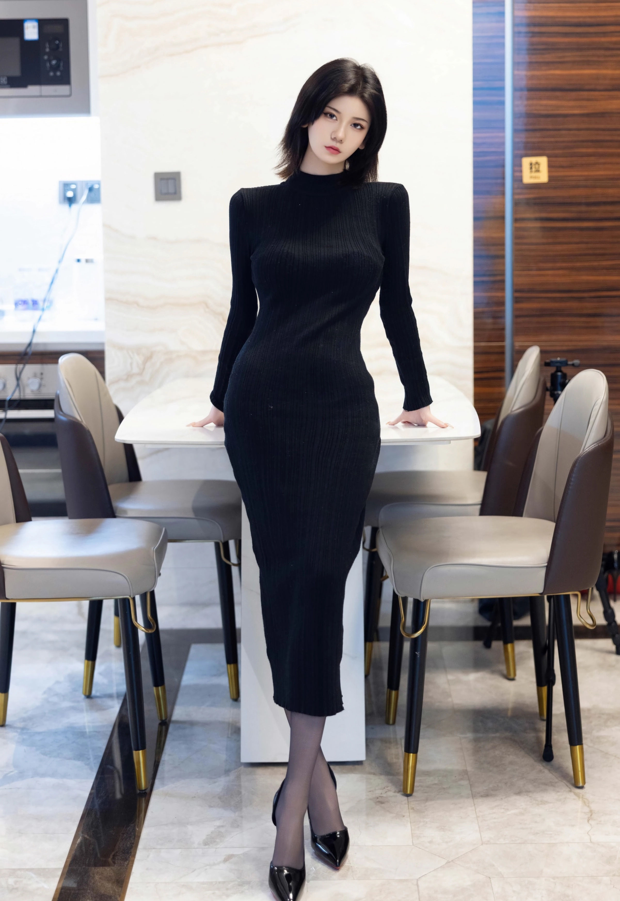 [XiuRen秀人网] 2025.11.27 No.11036 赵语嫣Baby 新人首套写真 性感黑色连衣裙 [97+1P]