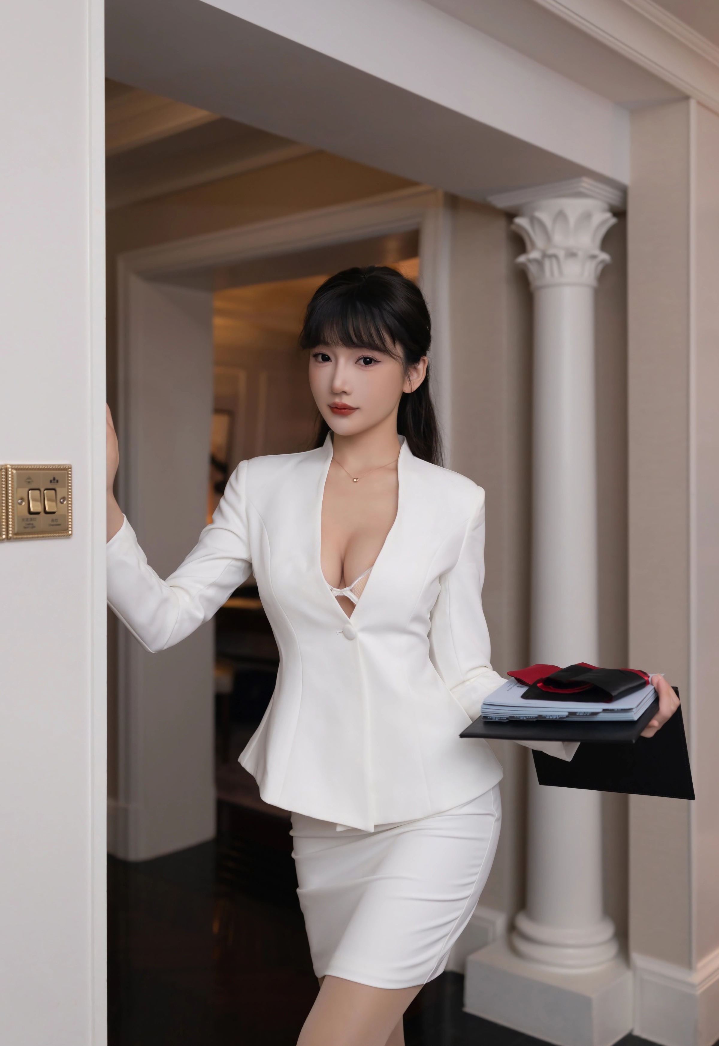 [XiuRen秀人网] 2025.11.27 No.11042 陆萱萱 性感白色套装 肉色丝袜 西安旅拍写真 [80+1P]