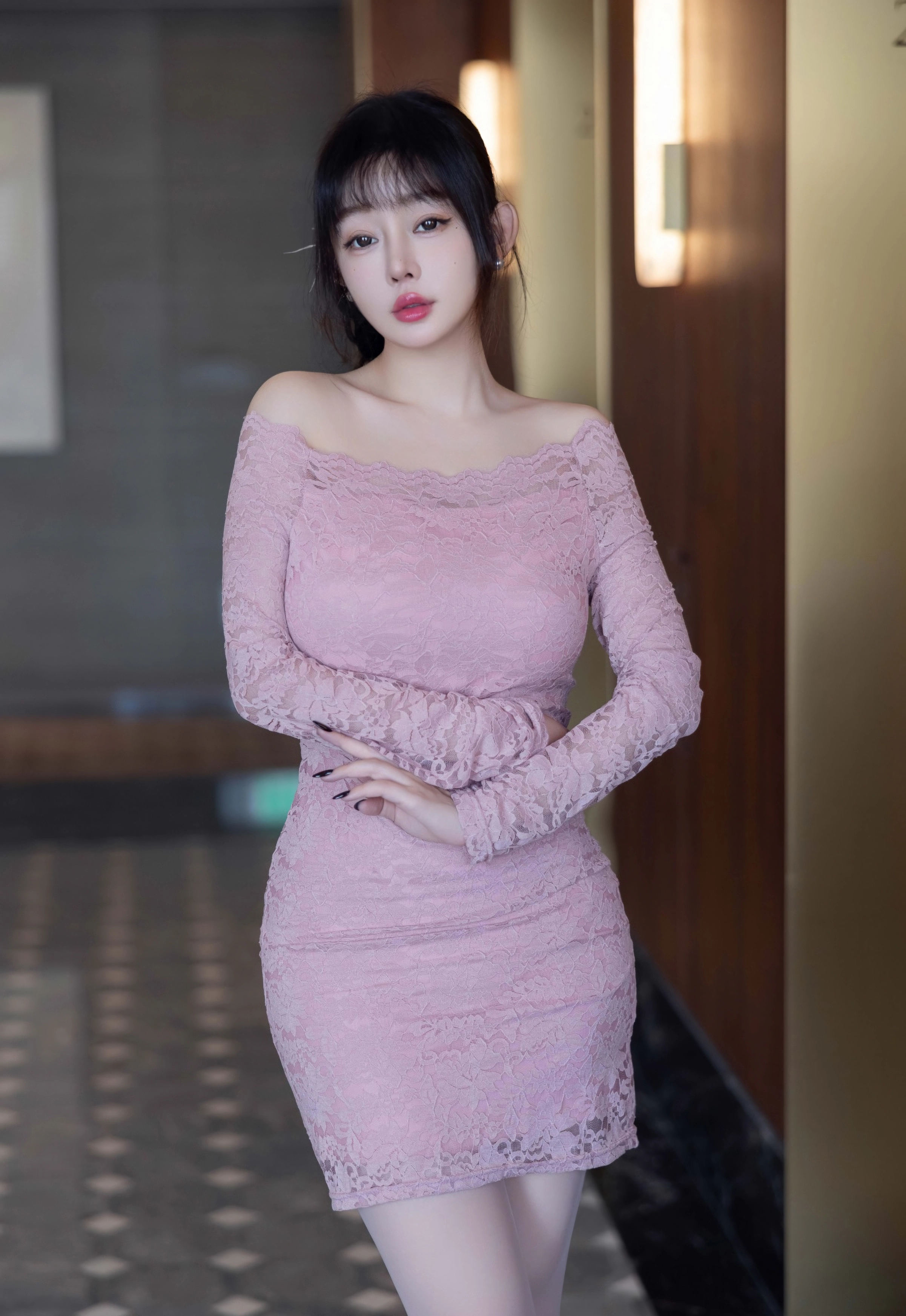 [XiuRen秀人网] 2025.11.28 No.11043 王羽纯✨ 浅色连衣短裙 性感写真 [77+1P]