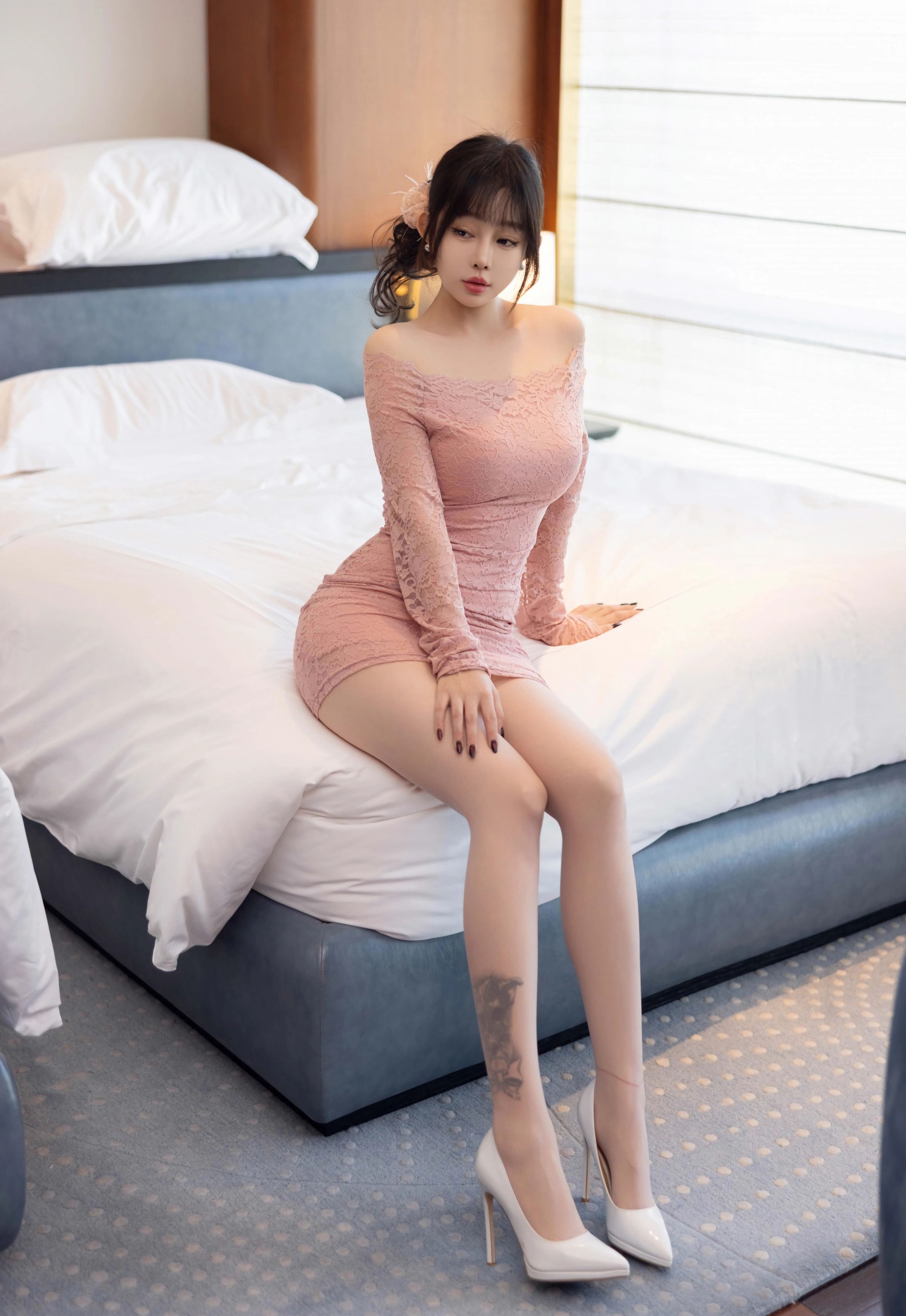 [XiuRen秀人网] 2025.11.28 No.11043 王羽纯✨ 浅色连衣短裙 性感写真 [77+1P]