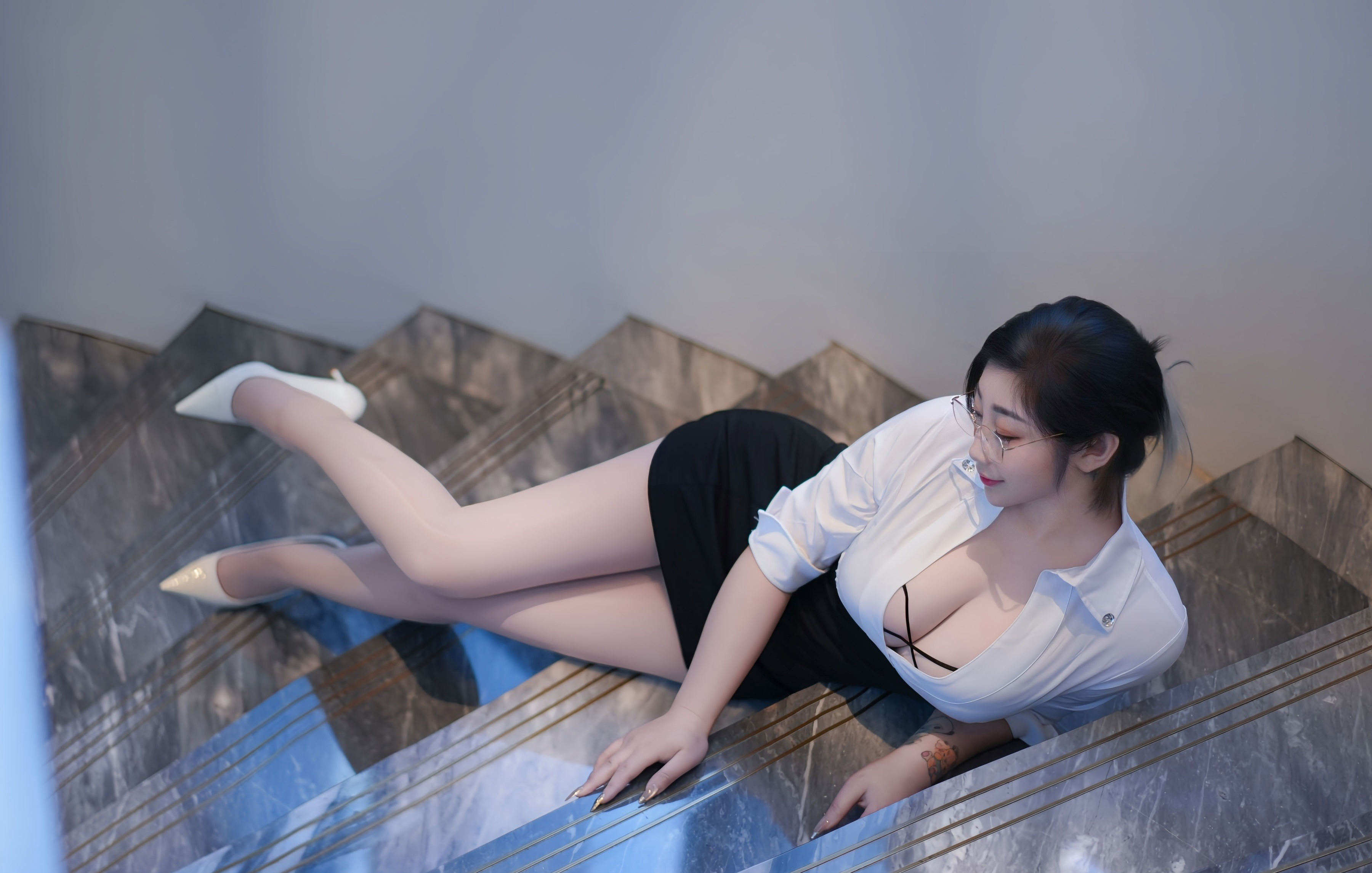 [XiuRen秀人网] 2025.11.28 No.11045 妲己_Toxic 诱人肉色丝袜 性感写真 [80+1P]