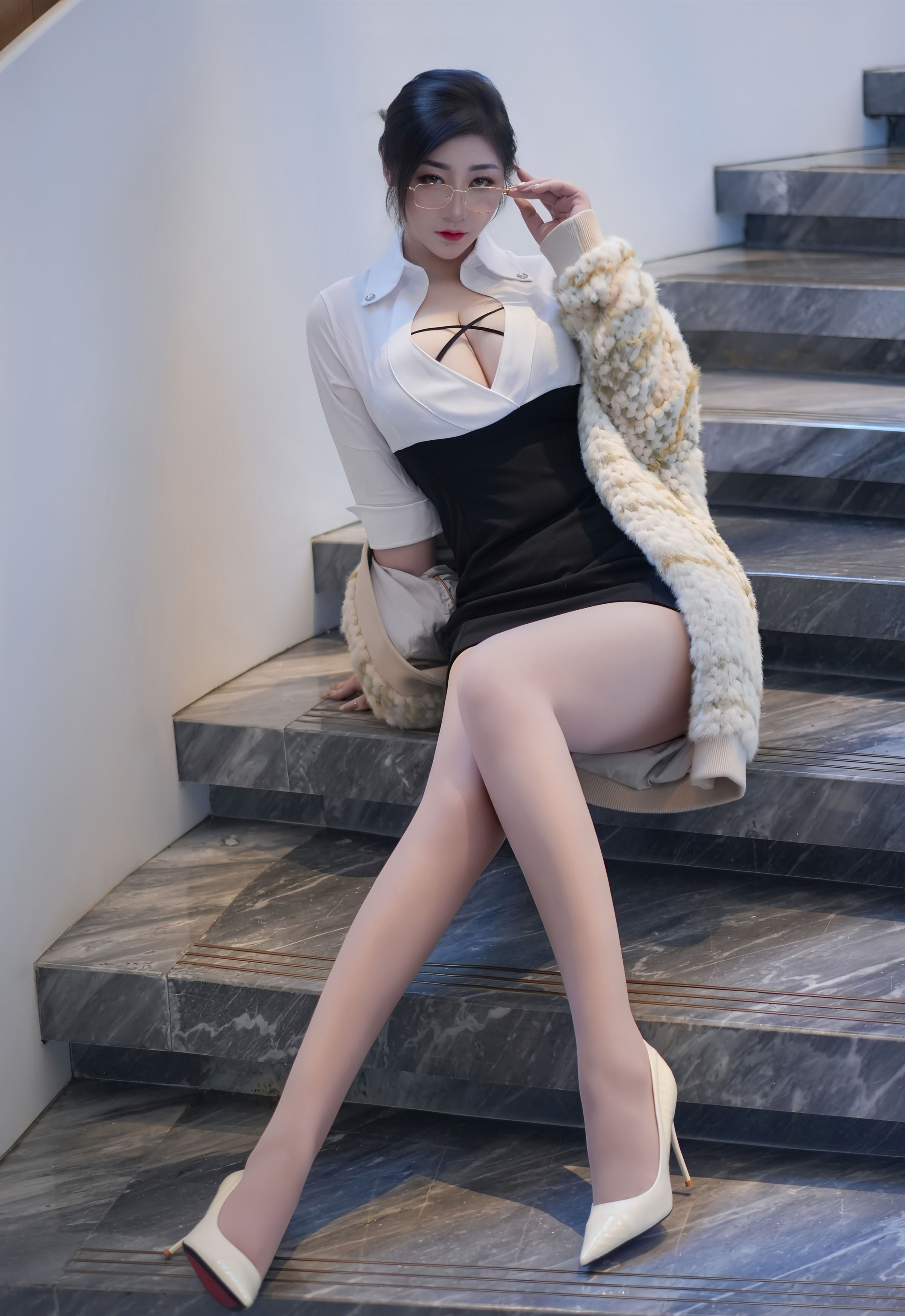 [XiuRen秀人网] 2025.11.28 No.11045 妲己_Toxic 诱人肉色丝袜 性感写真 [80+1P]