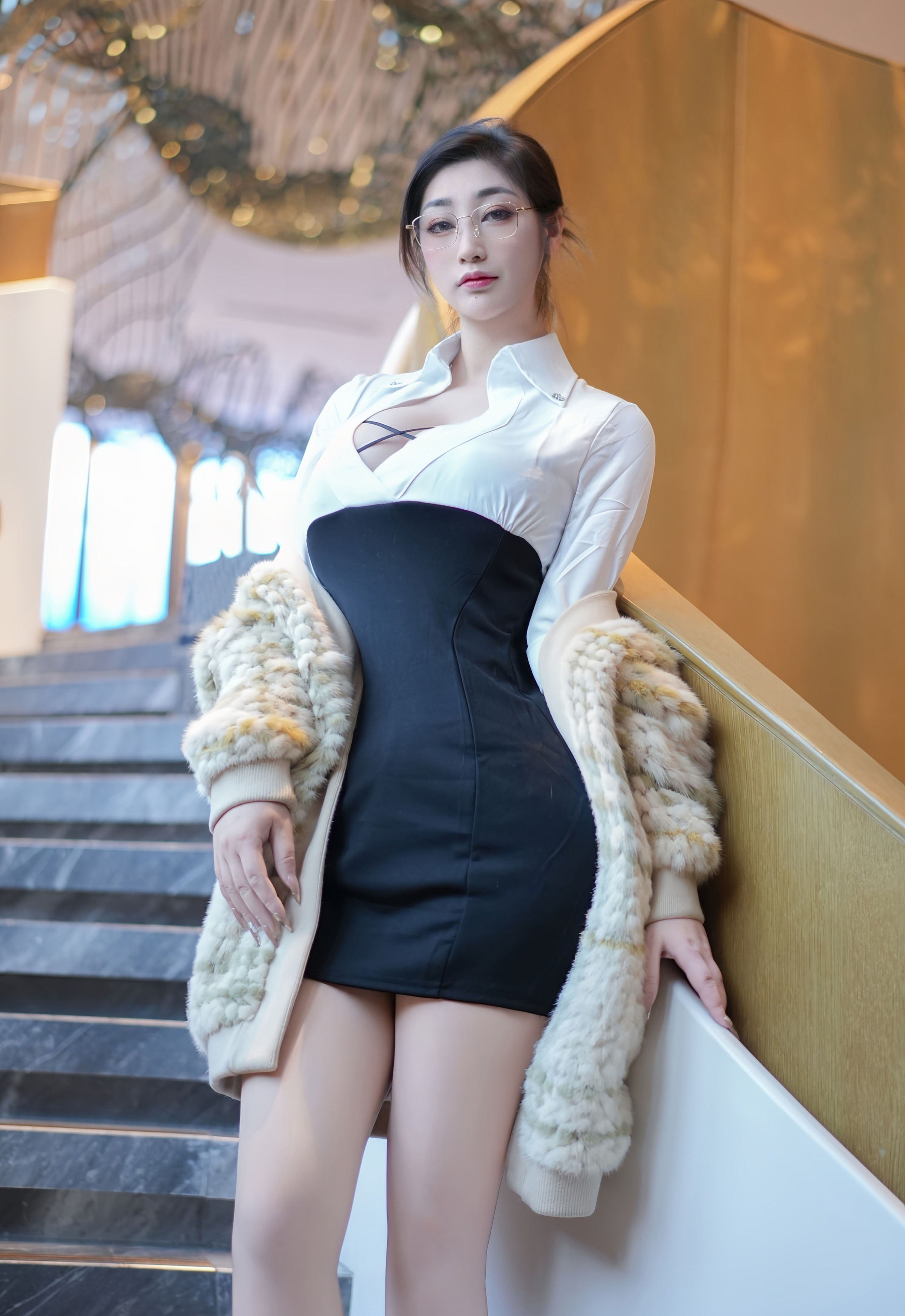 [XiuRen秀人网] 2025.11.28 No.11045 妲己_Toxic 诱人肉色丝袜 性感写真 [80+1P]