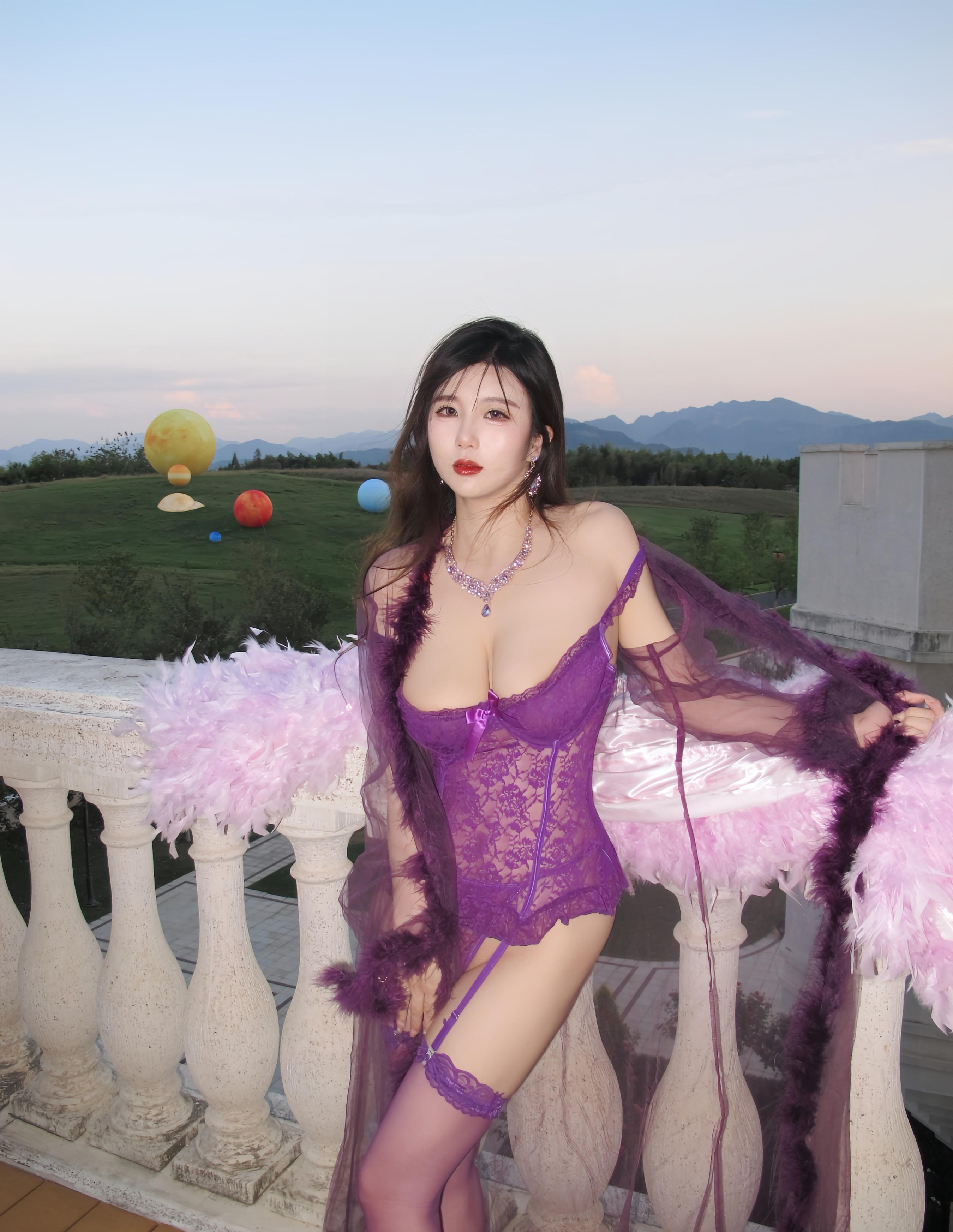 [XiuRen秀人网] 2025.11.28 No.11047 小肉肉咪 紫色情趣内衣 紫色丝袜 性感写真 [72+1P]