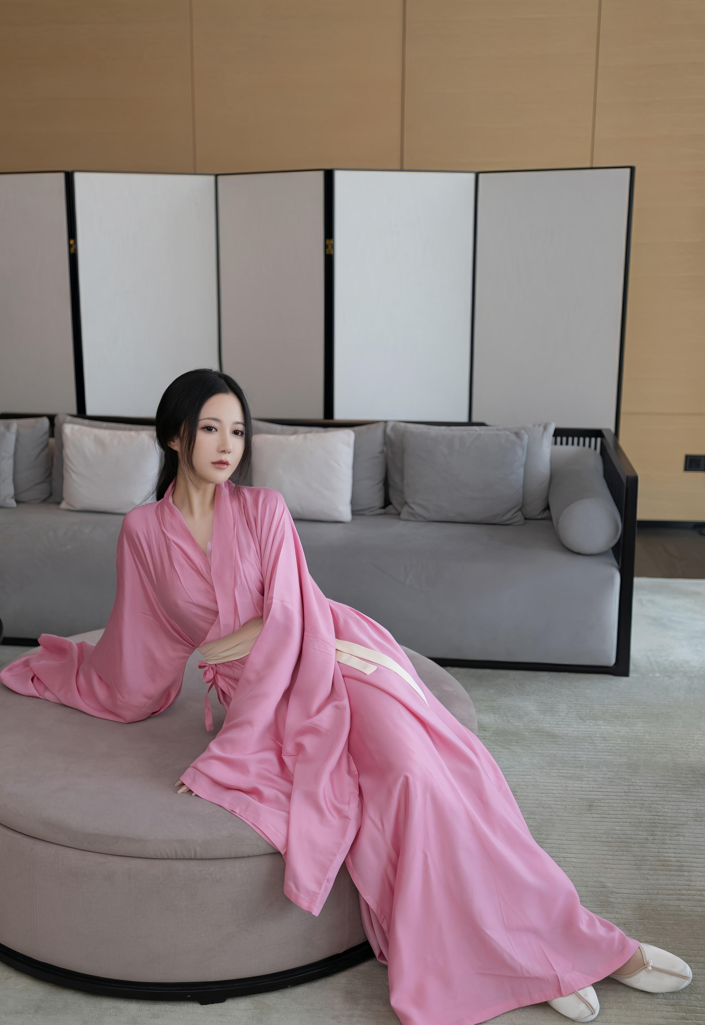 [XiuRen秀人网] 2025.11.28 No.11049 鱼子酱Fish 粉色月影纱 肉色丝袜 性感写真 [82+1P]