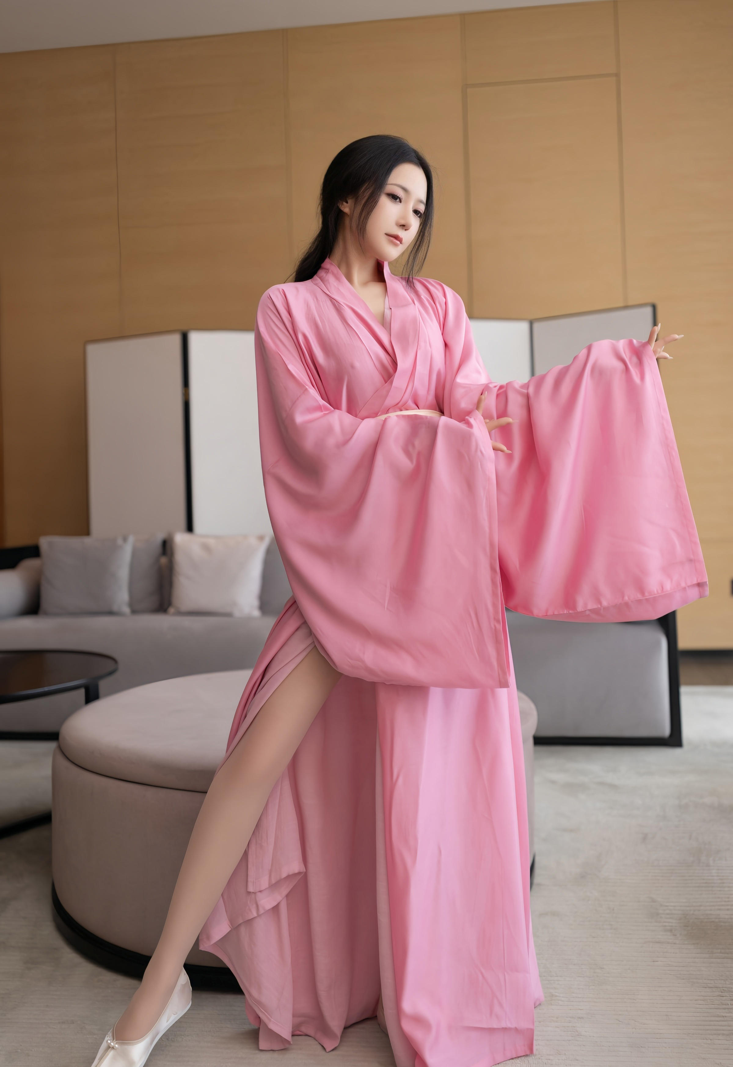 [XiuRen秀人网] 2025.11.28 No.11049 鱼子酱Fish 粉色月影纱 肉色丝袜 性感写真 [82+1P]