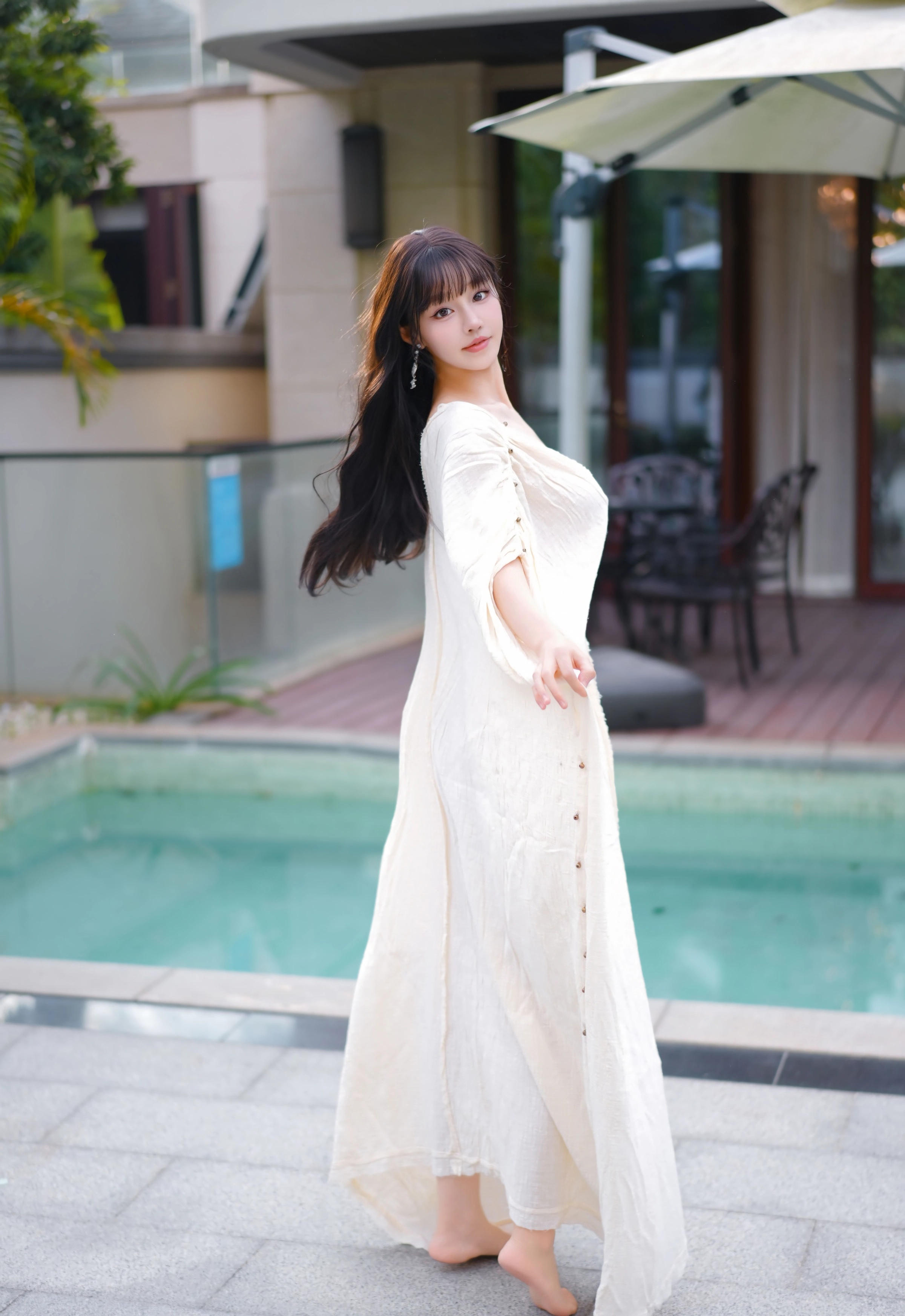 [YOUMI尤蜜荟] 2025.11.28 VOL.1185 心上可Flora 性感浅色浴袍 新加坡旅拍写真 [85+1P]