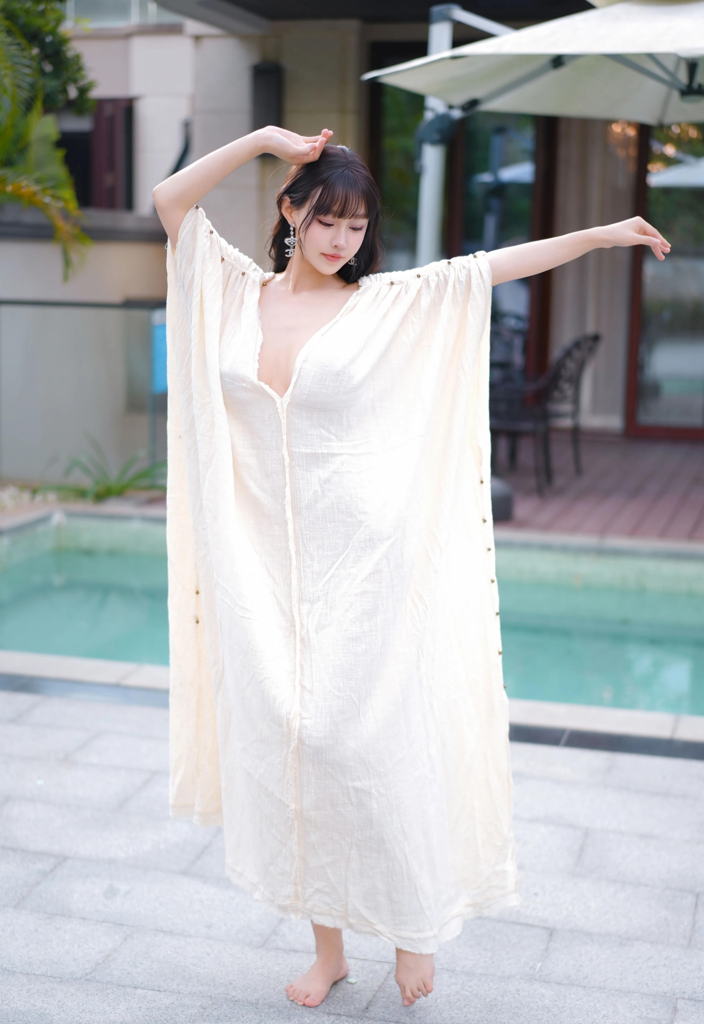 [YOUMI尤蜜荟] 2025.11.28 VOL.1185 心上可Flora 性感浅色浴袍 新加坡旅拍写真 [85+1P]