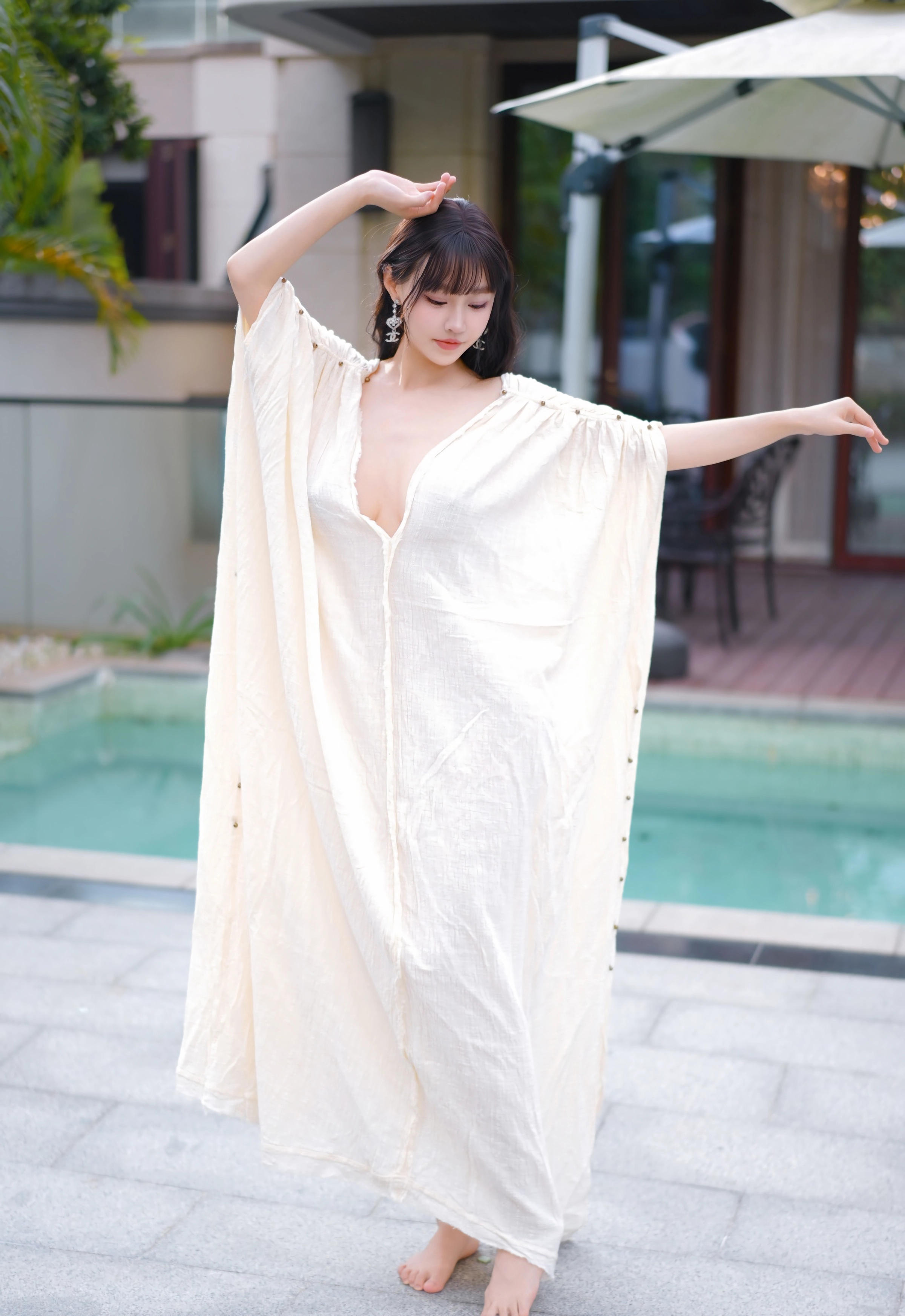 [YOUMI尤蜜荟] 2025.11.28 VOL.1185 心上可Flora 性感浅色浴袍 新加坡旅拍写真 [85+1P]