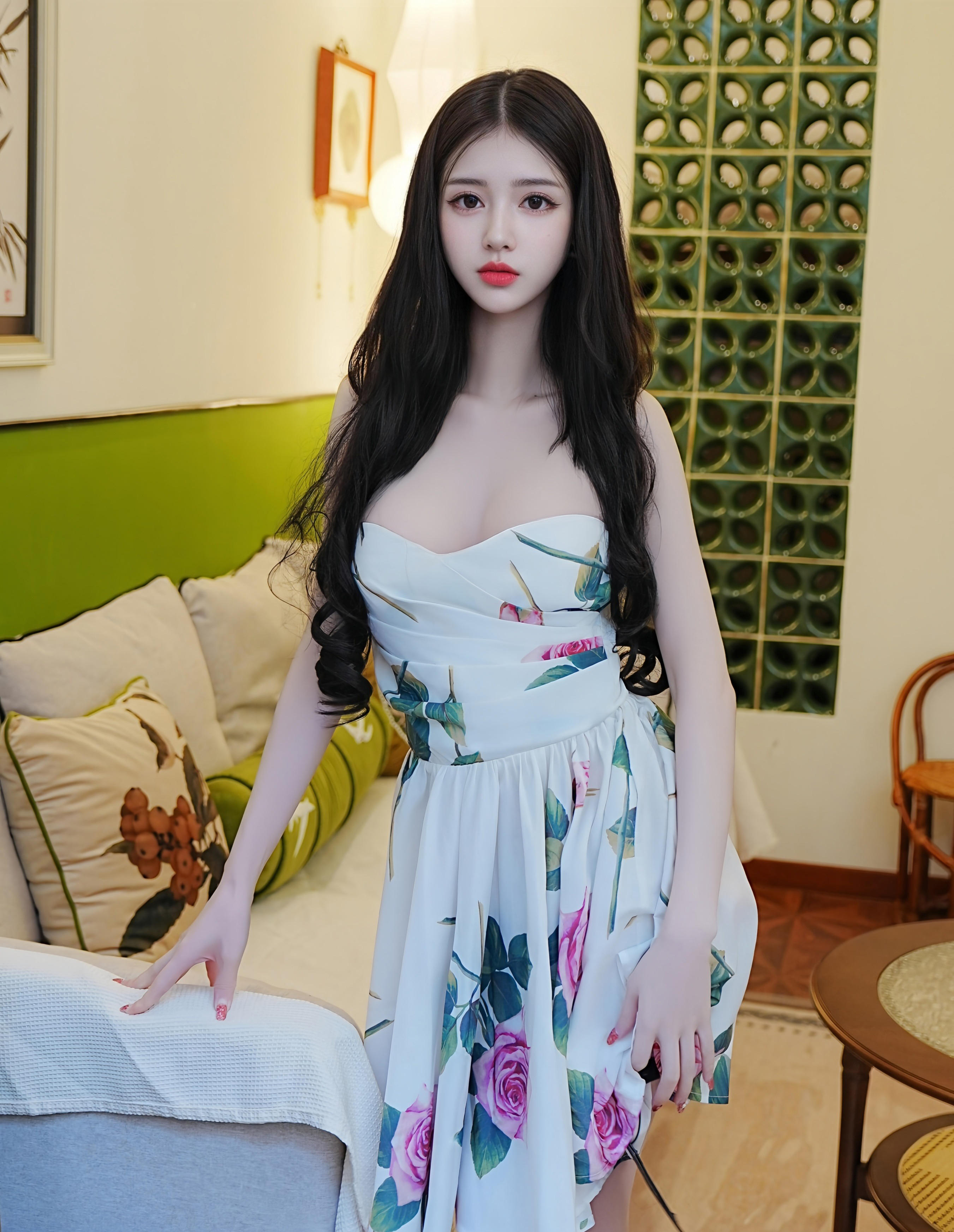 [XiuRen秀人网] 2025.12.01 No.11051 白小蝶 浅色连衣短裙 性感写真 [72+1P]